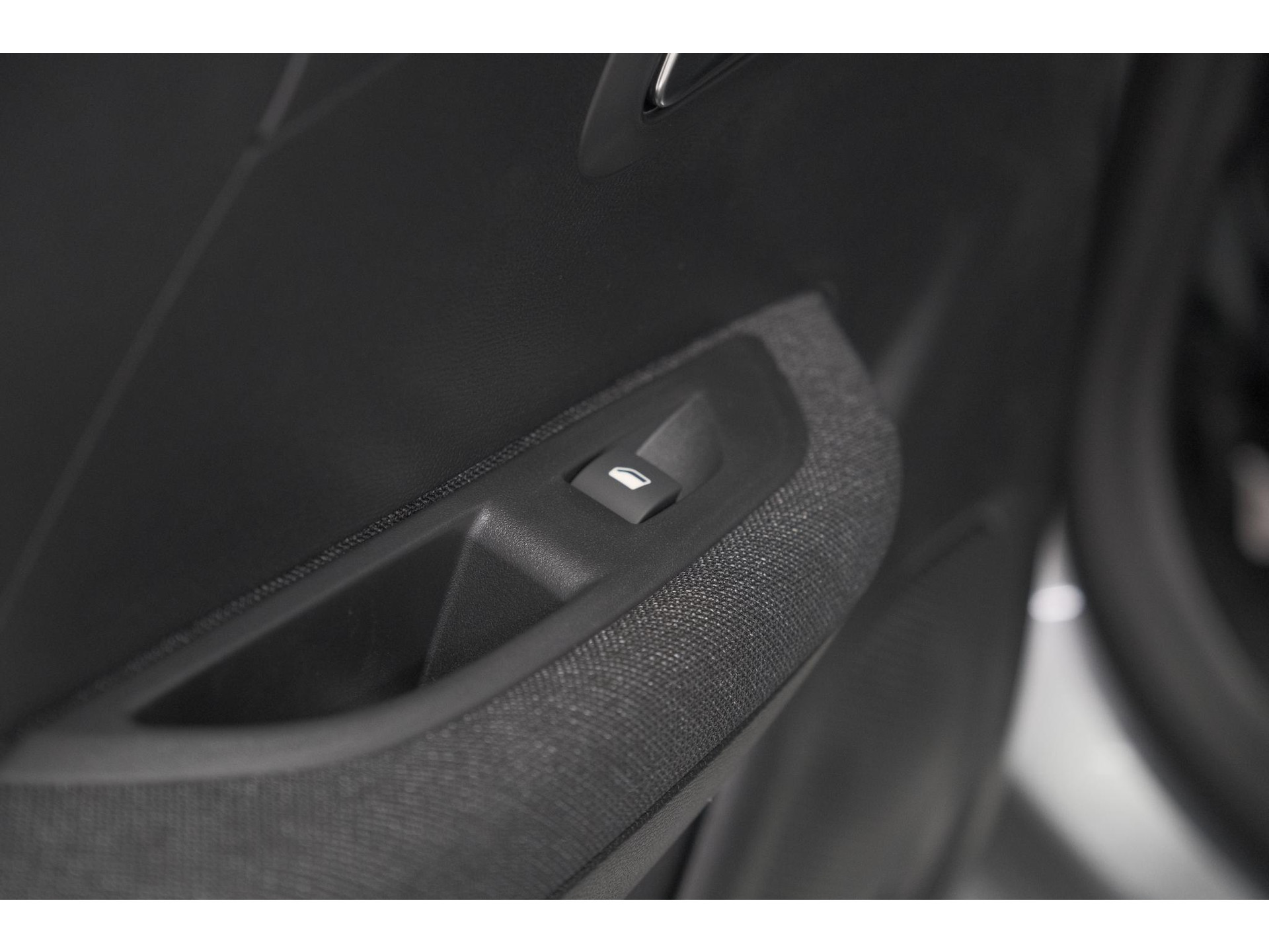 Peugeot 208 1.2 Hybrid 110 e-DCS6 Style | Direct Leverbaar | Apple Carplay | Parkeersensoren