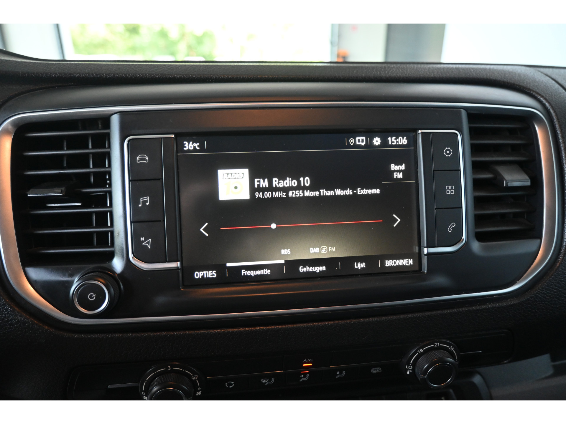 Opel Vivaro 1.5 CDTI L3H1 Edition 6 Persoons Airco Navigatie Trekhaak Cruise Control Rijklaarprijs! Inruil Mogelijk!