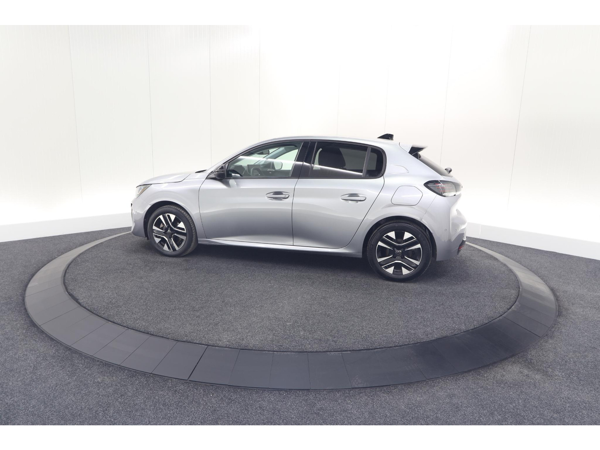 Peugeot 208 PureTech 100 Allure | 360 Camera | Adaptieve Cruise Control | Dodehoekdetectie