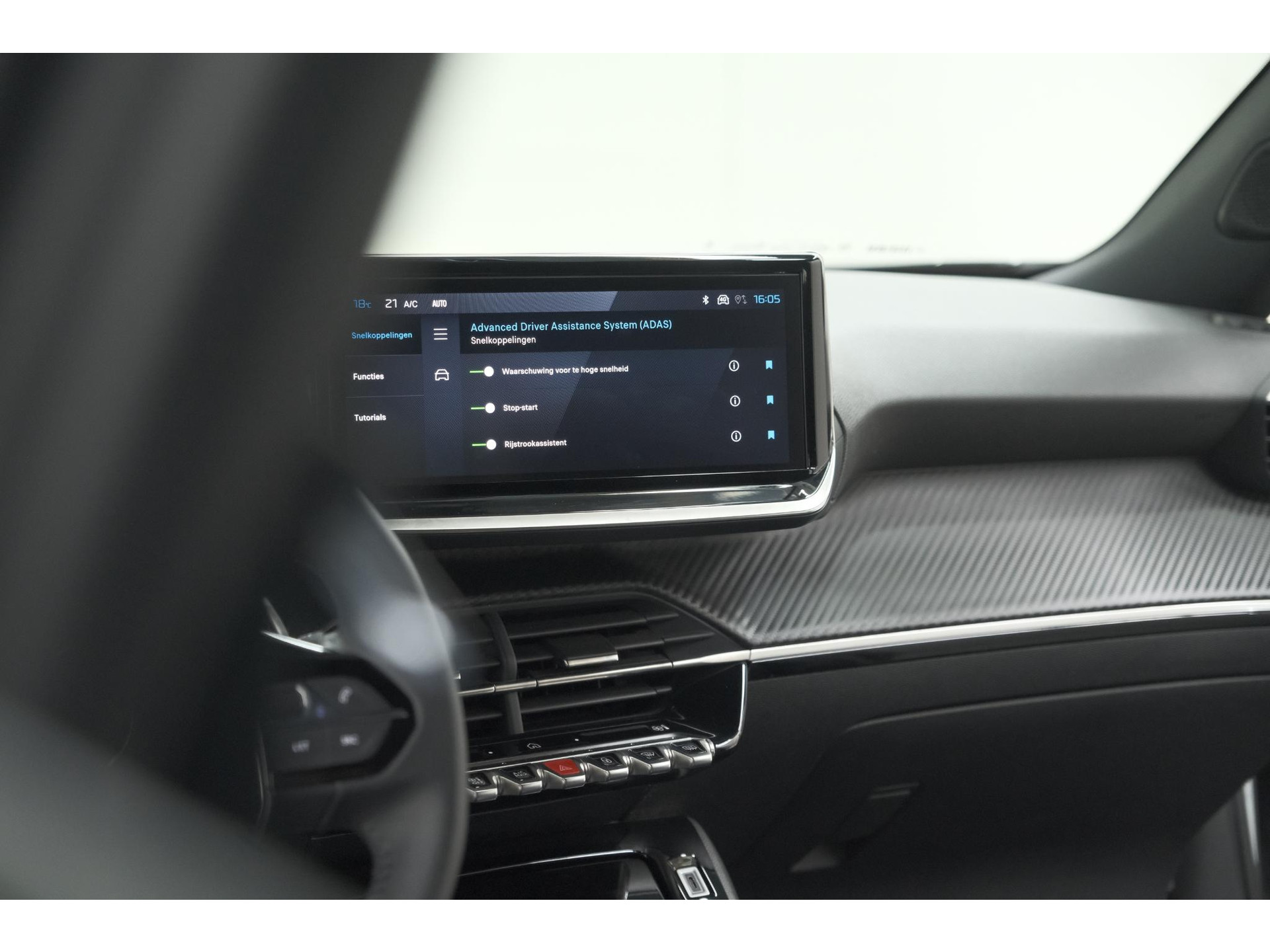 Peugeot 2008 PureTech 130 EAT8 Allure | 100% Benzine | Parkeersensoren Voor + Achter | Apple CarPlay | Climate Control