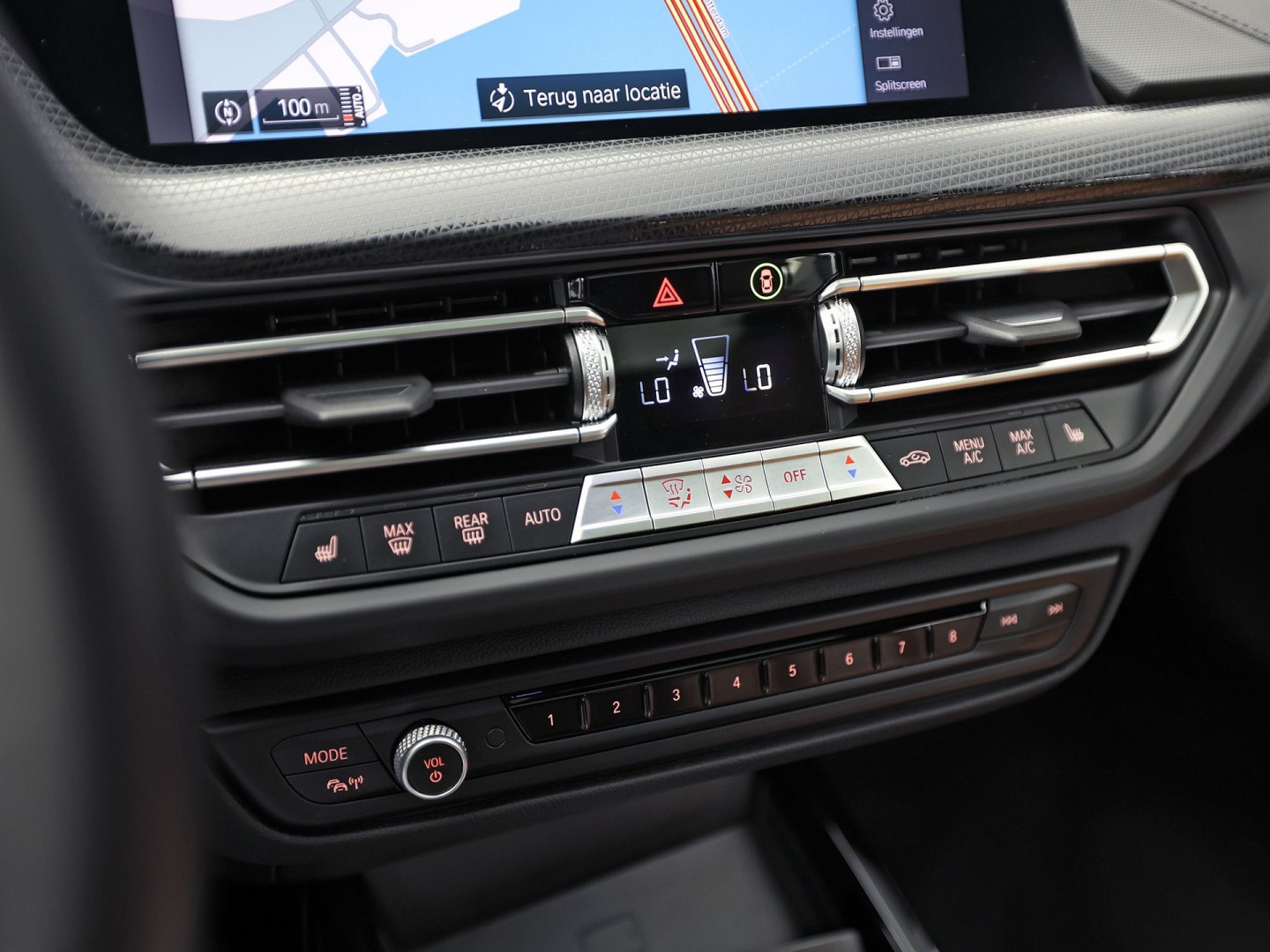 BMW 1 Serie 118i M Sport Automaat (PANORAMADAK, M PAKKET, DEALER ONDERHOUDEN, STUUR/STOELVERWARMING, CAMERA, BRUIN LEDER, SPOILER, BLACK PACK, SFEERVERLICHTING, NIEUWSTAAT)