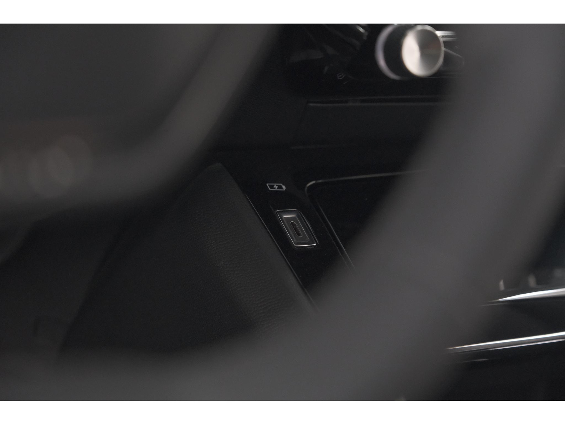 Peugeot 208 PureTech 100 Allure | Stoelverwarming | Adaptieve Cruise Control | Camera | Apple Carplay
