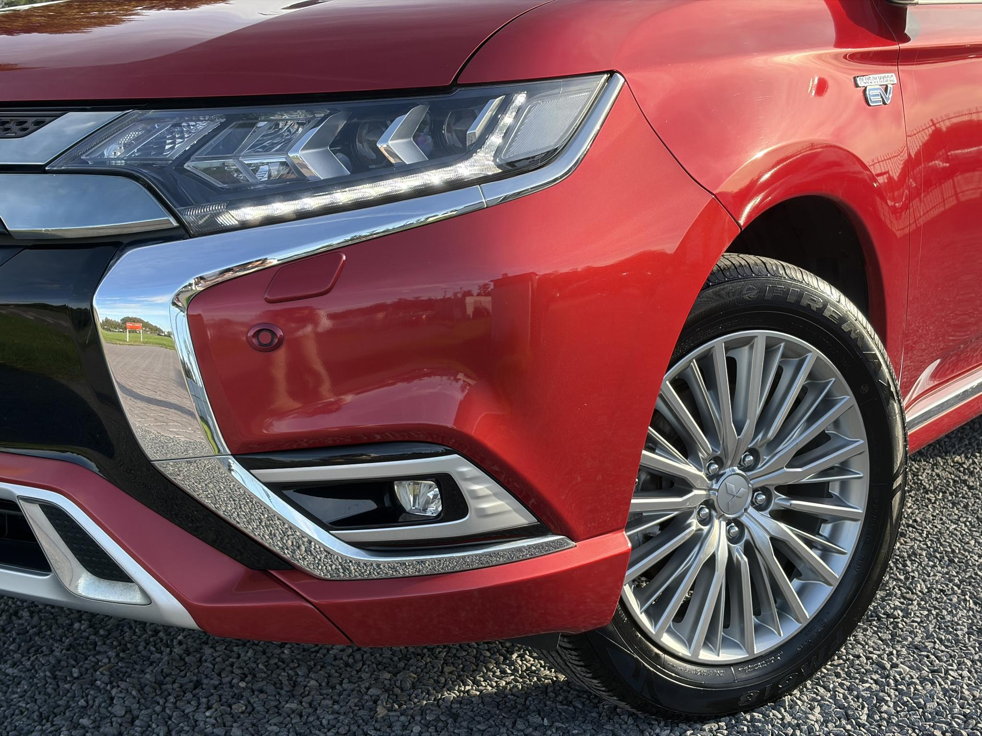 Mitsubishi Outlander 2.4 PHEV Intense ✓1e Eigenaar✓Trakhaak✓SOH 67%✓Carplay✓Camera✓Alcantara-Leder✓Stoelverw-Stoelverkoeling✓Clima✓Cruise✓Pdc V+A✓Keyless✓Net beurt gehad✓18" Lmv✓N.A.P✓Apk tot 10-2027