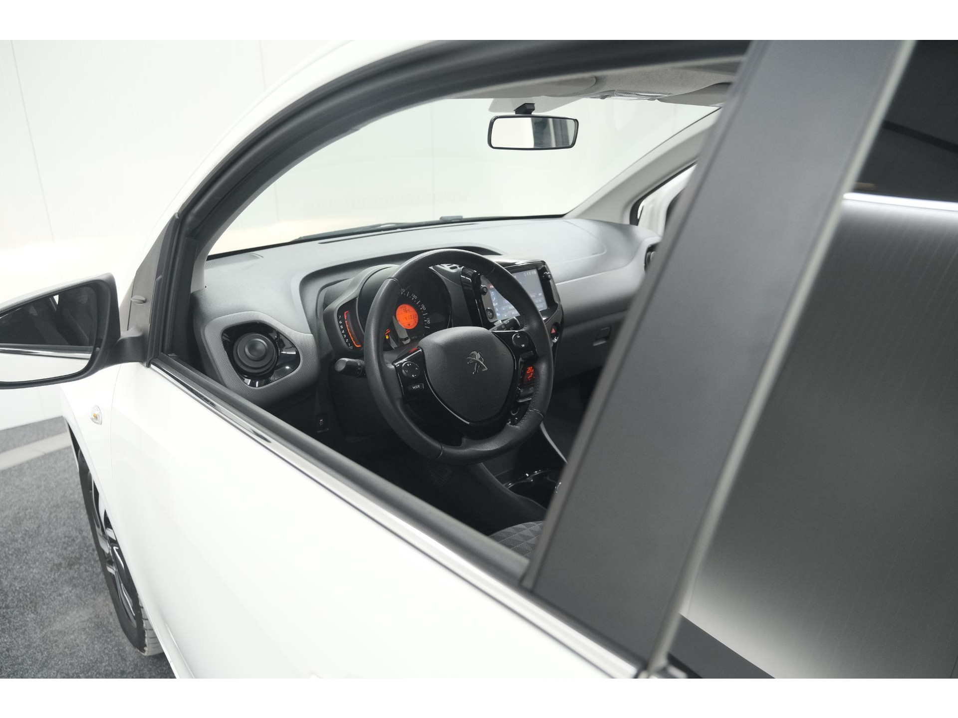 Peugeot 108 1.0 e-VTi Allure TOP! | Elektrisch Vouwdak | Camera | Navigatie | Climate Control