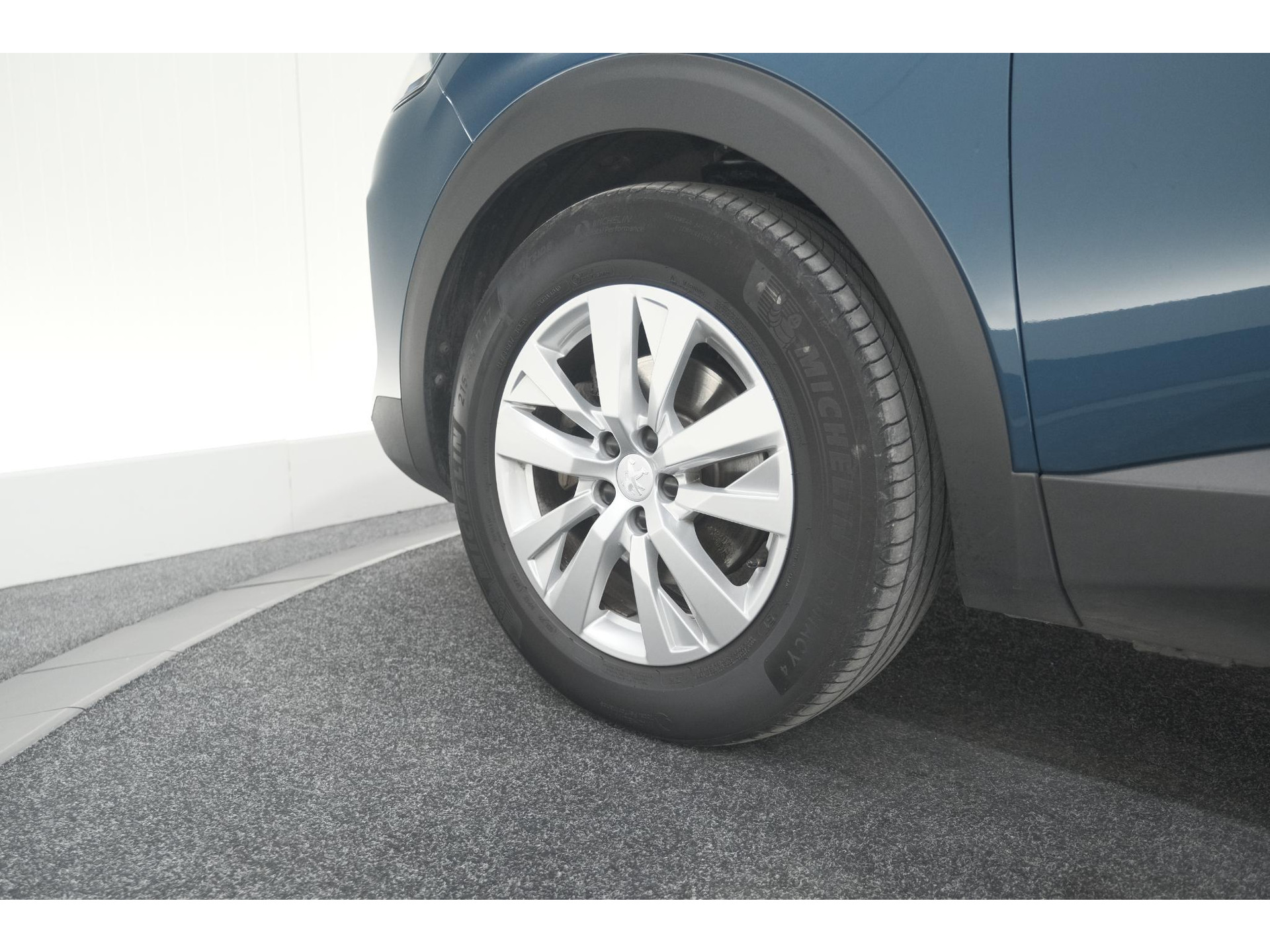 Peugeot 5008 PureTech 130 EAT8 Active Pack | 7 Zitplaatsen | Camera | Navigatie | Apple Carplay | Parkeersensoren