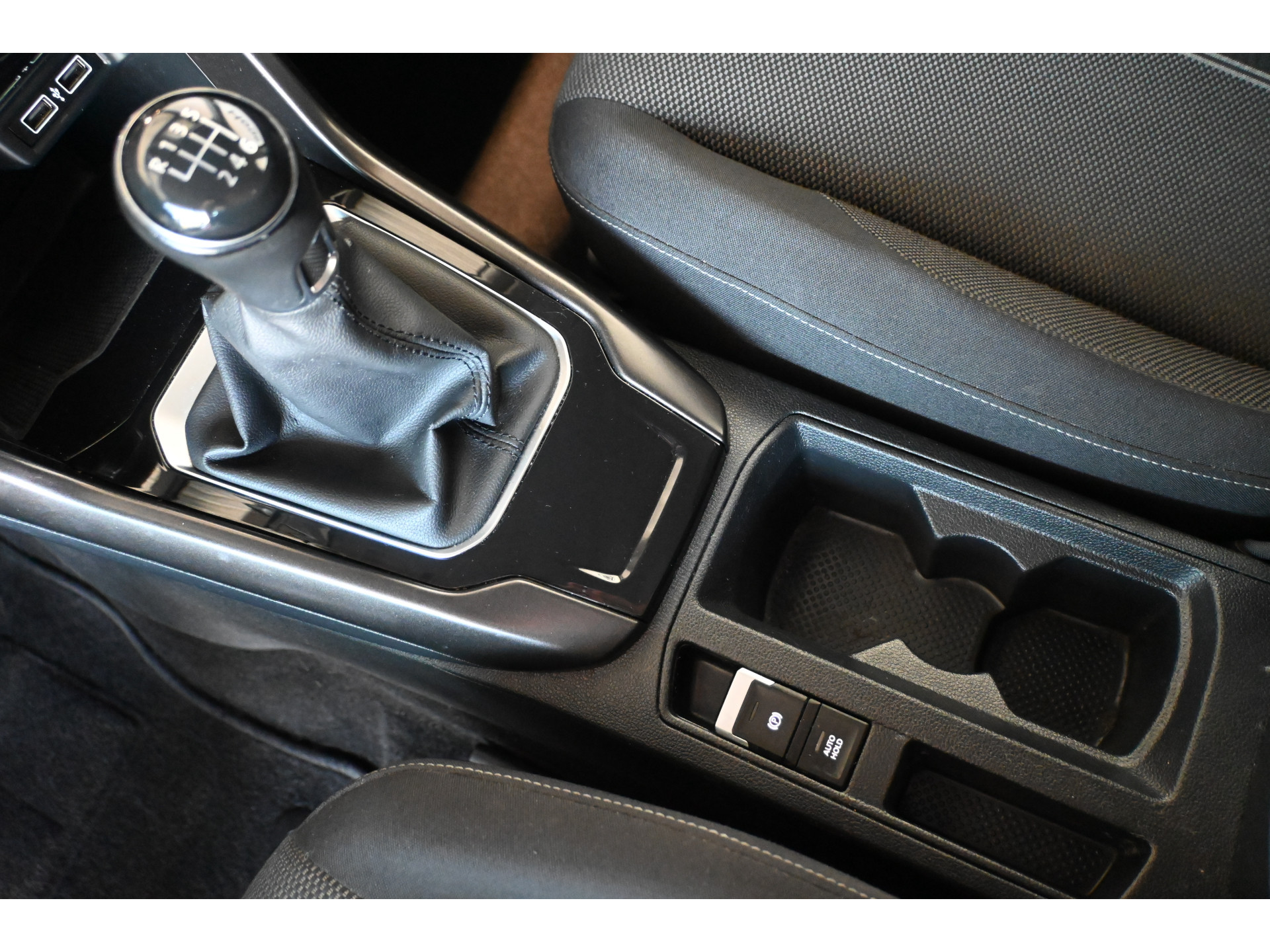 Volkswagen T-Roc 1.0 TSI Style Clima Adaptieve cruise Navigatie PDC Licht metaal Inruil mogelijk