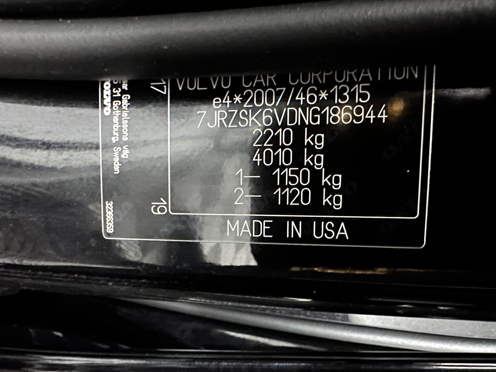 Volvo S60 2.0 B3 R-Design Black Edition (INCL-BTW) Aut. *FULL-LED | LEATHER | HEATED-R-SPORTSEATS | HARMAN/KARDON | MEMORY-PACK | CAMERA | NAVI-FULLMAP | ECC | PRIVACYGLASS | PDC | CRUISE | LANE-ASIST | DAB | DIGI-COCKPIT | TOWBAR