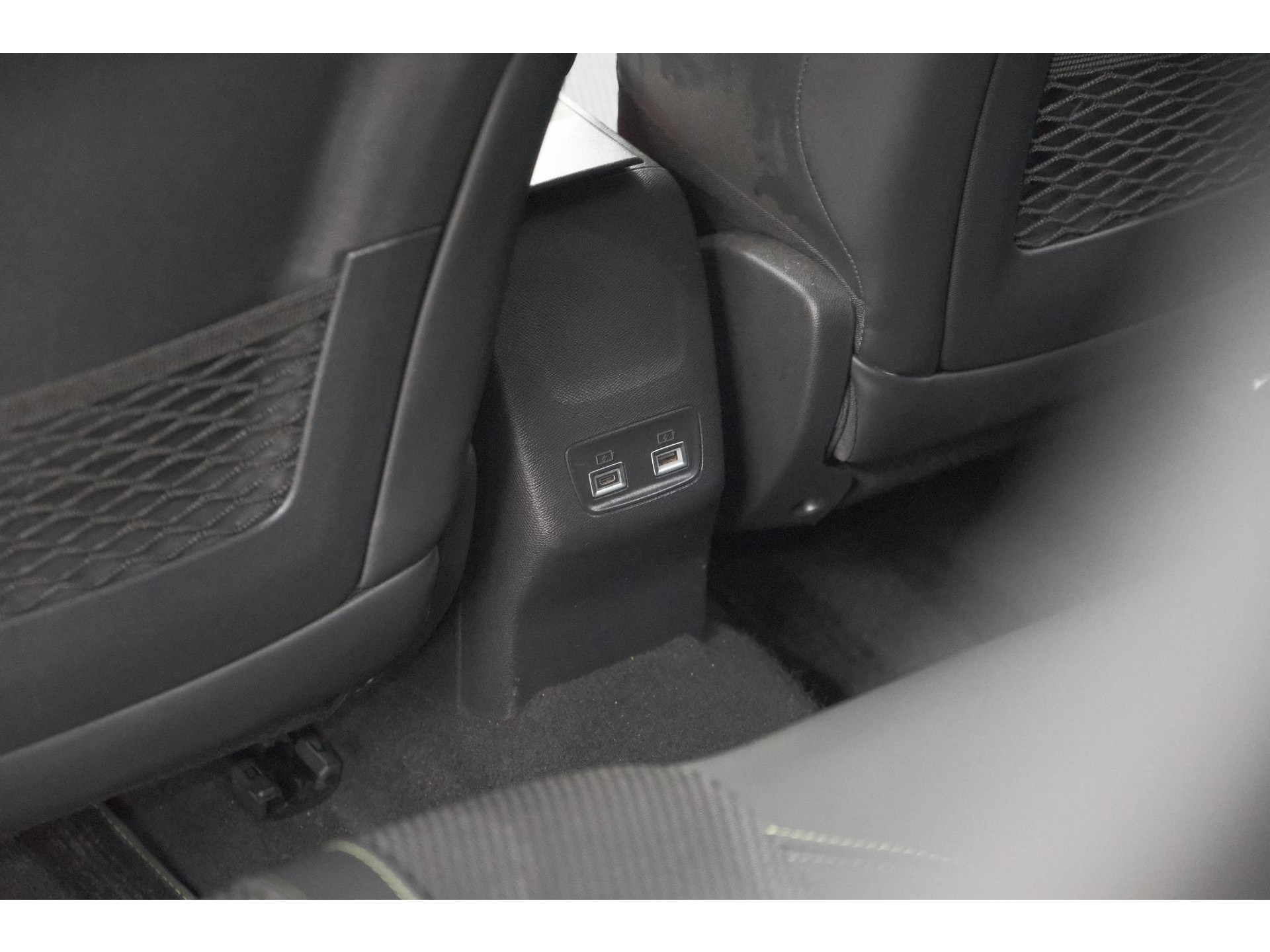 Peugeot 2008 PureTech 130 EAT8 GT | 360 Camera | Adaptieve Cruise Control | Dodehoekdetectie | Navigatie