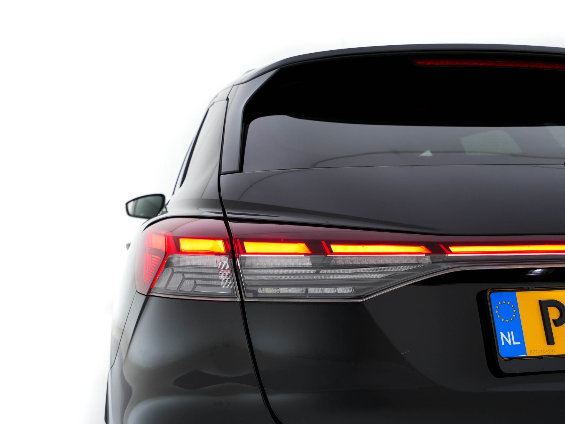 Audi Q4 e-tron 40 Launch edition Advanced Plus 77 kWh (3-Fase-11 kW) {SOH-93%} (INCL-BTW) *HEATPUMP | ADAPT-CRUISE | MATRIX-LED | NAVI-FULLMAP | KEYLESS | CAMERA | DIGI-COCKPIT | DAB | AMBIENT-LIGHT | HEATED-SPORTSEATS | SHIFT-PADDLES | PRIVACY-GLASS | 19