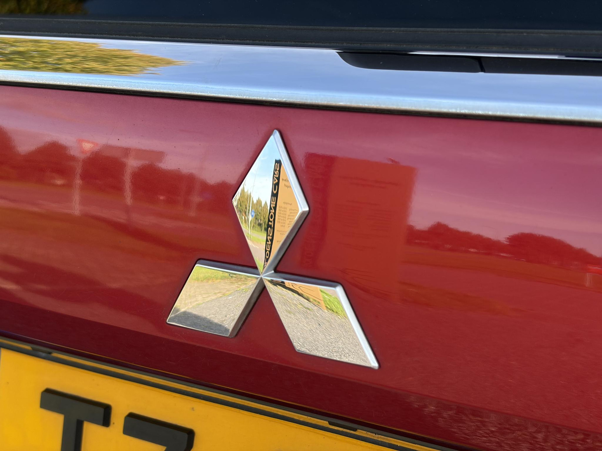 Mitsubishi Outlander 2.4 PHEV Intense ✓1e Eigenaar✓Trakhaak✓SOH 67%✓Carplay✓Camera✓Alcantara-Leder✓Stoelverw-Stoelverkoeling✓Clima✓Cruise✓Pdc V+A✓Keyless✓Net beurt gehad✓18" Lmv✓N.A.P✓Apk tot 10-2027