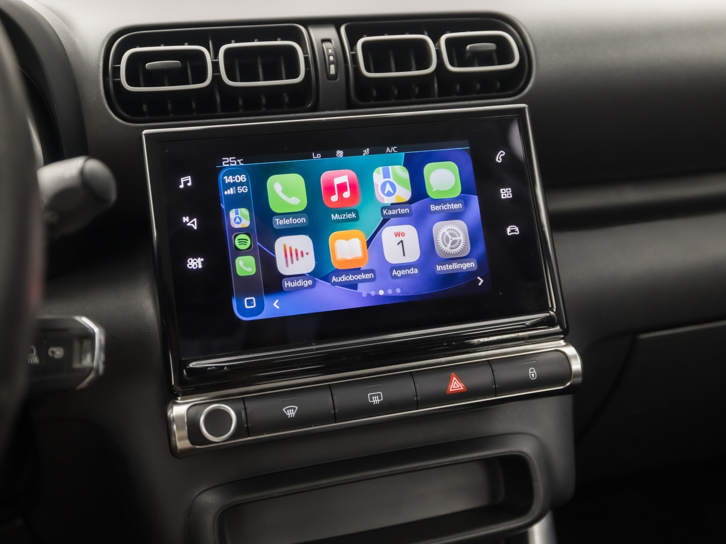 Citroën C3 Aircross 1.2 PureTech S&S Sport (APPLE CARPLAY, GROOT NAVI, LM VELGEN, TREKHAAK, GETINT GLAS, SPORTSTOELEN, CRUISE, NIEUWE APK, NIEUWSTAAT)