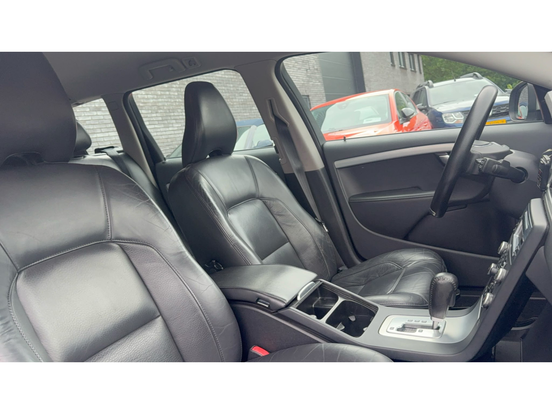 Volvo V70 2.0T R-Edition | 3E EIGENAAR | AUTOMAAT | LEDER | NAVI | XENON | CRUISE | TREKHAAK |