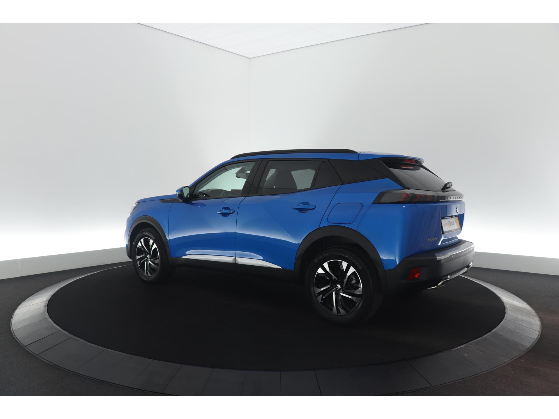 Peugeot 2008 PureTech 130 Allure | Trekhaak | Camera | Apple Carplay | Stoelverwarming | Parkeersensoren