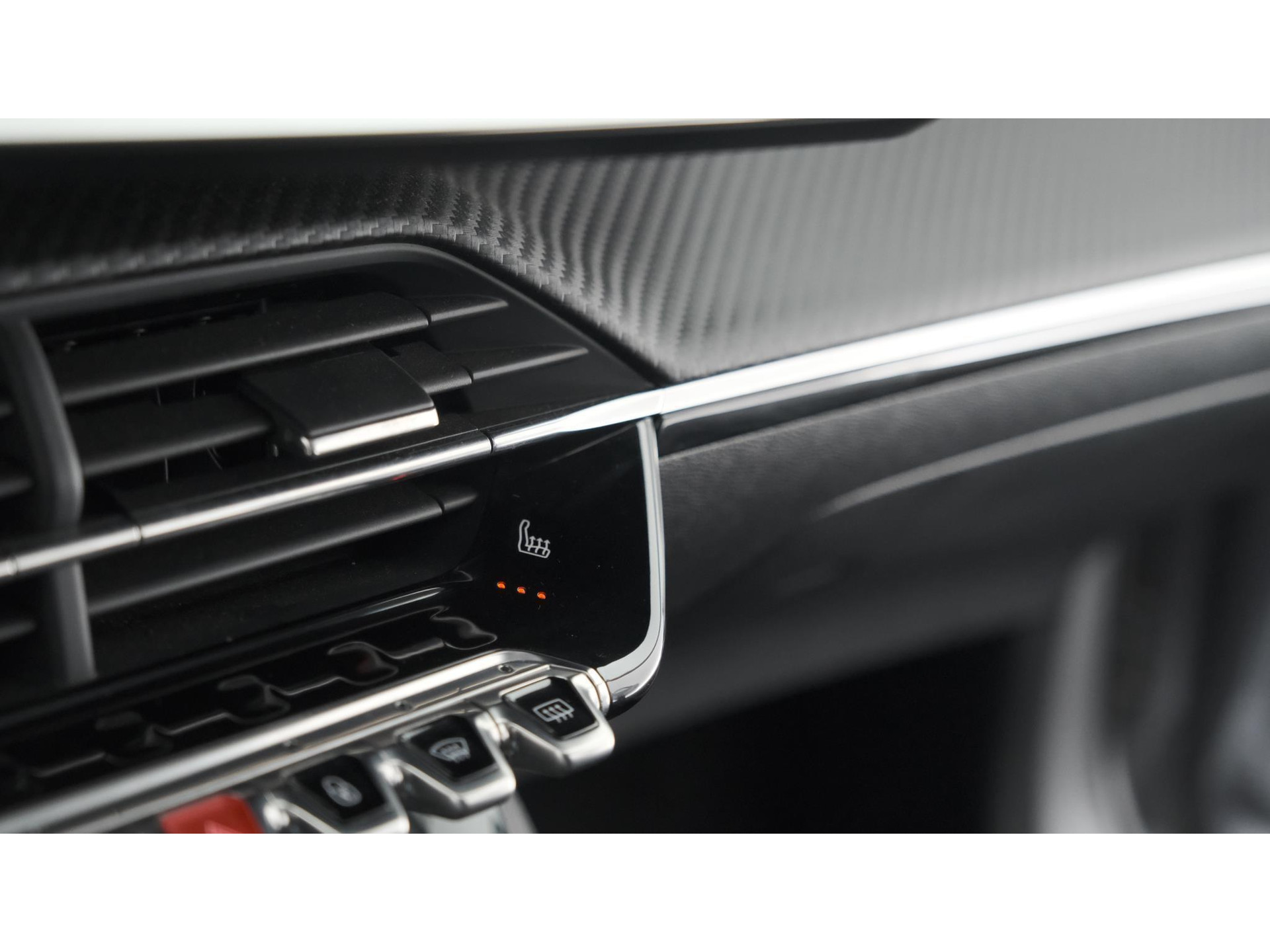 Peugeot 208 PureTech 100 EAT8 Allure | Parkeersensoren | Stoelverwarming | Apple Carplay | Climate Control
