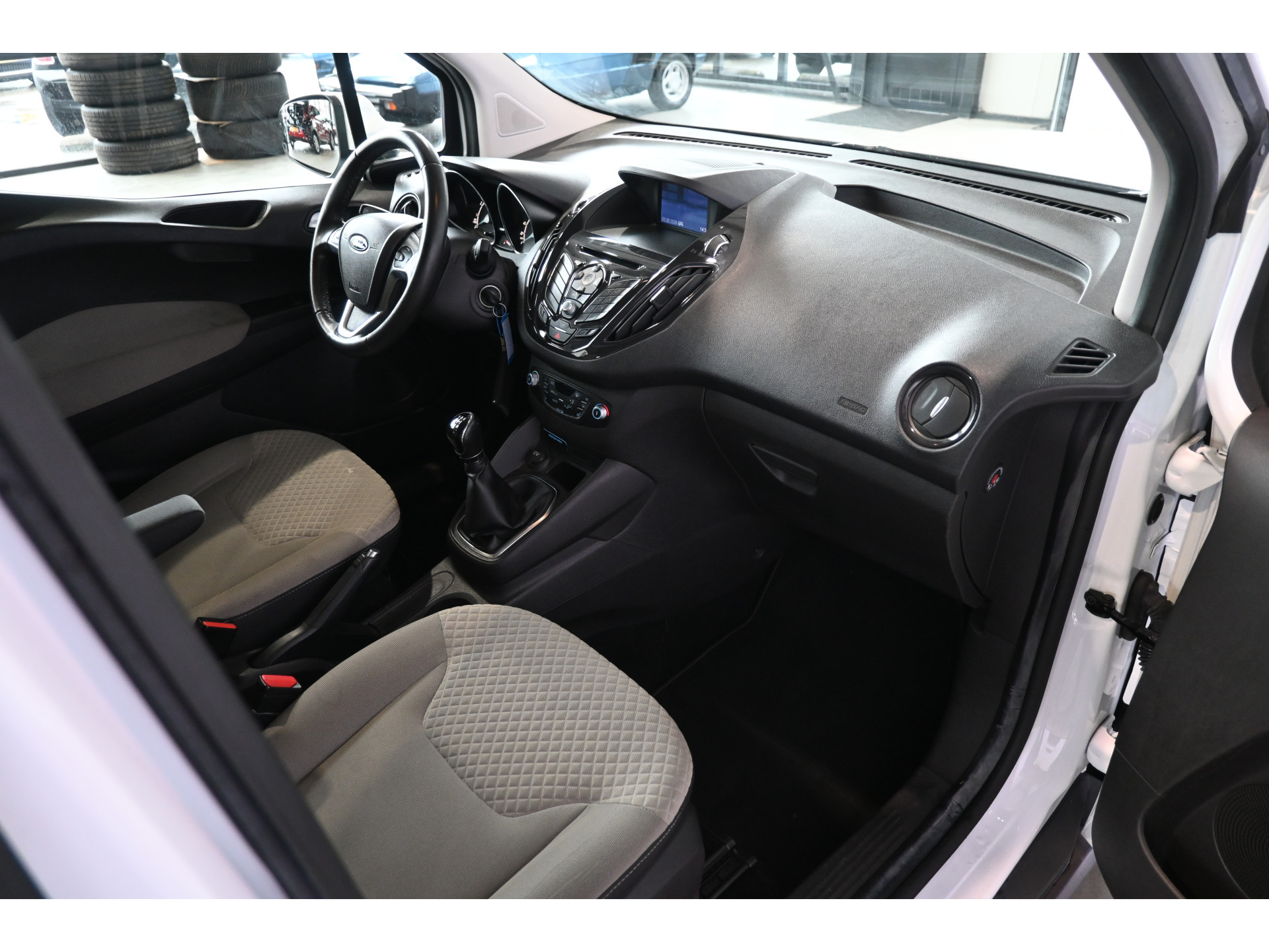 Ford Tourneo Courier 1.0 Titanium Clima Navigatie 2x Schuifdeur Stoelverwarming Cruise Control Rijklaarprijs! Inruil Mogelijk!