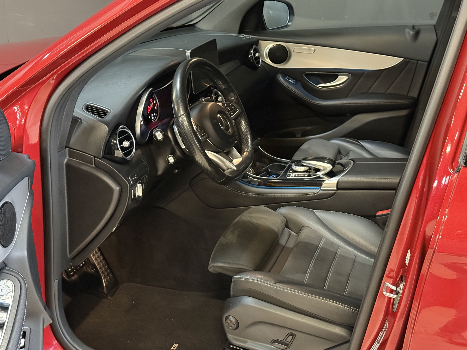 Mercedes-Benz GLC-klasse 250 4MATIC AMG Line Premium | Panoramadak | Stoelverwarming | Camera