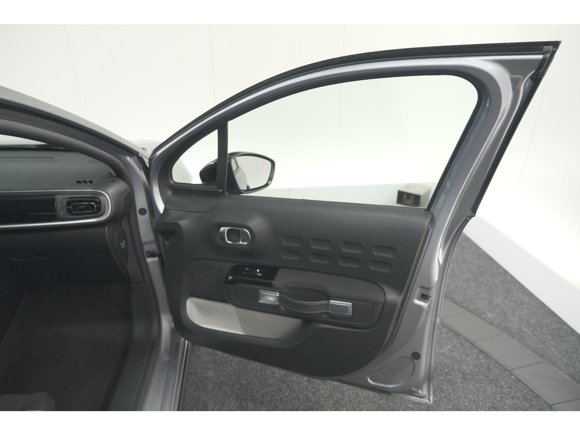 Citroen C3 PureTech 110 EAT6 Max | Parkeersensoren | Apple Carplay | 16 Inch Lichtmetalen Velgen