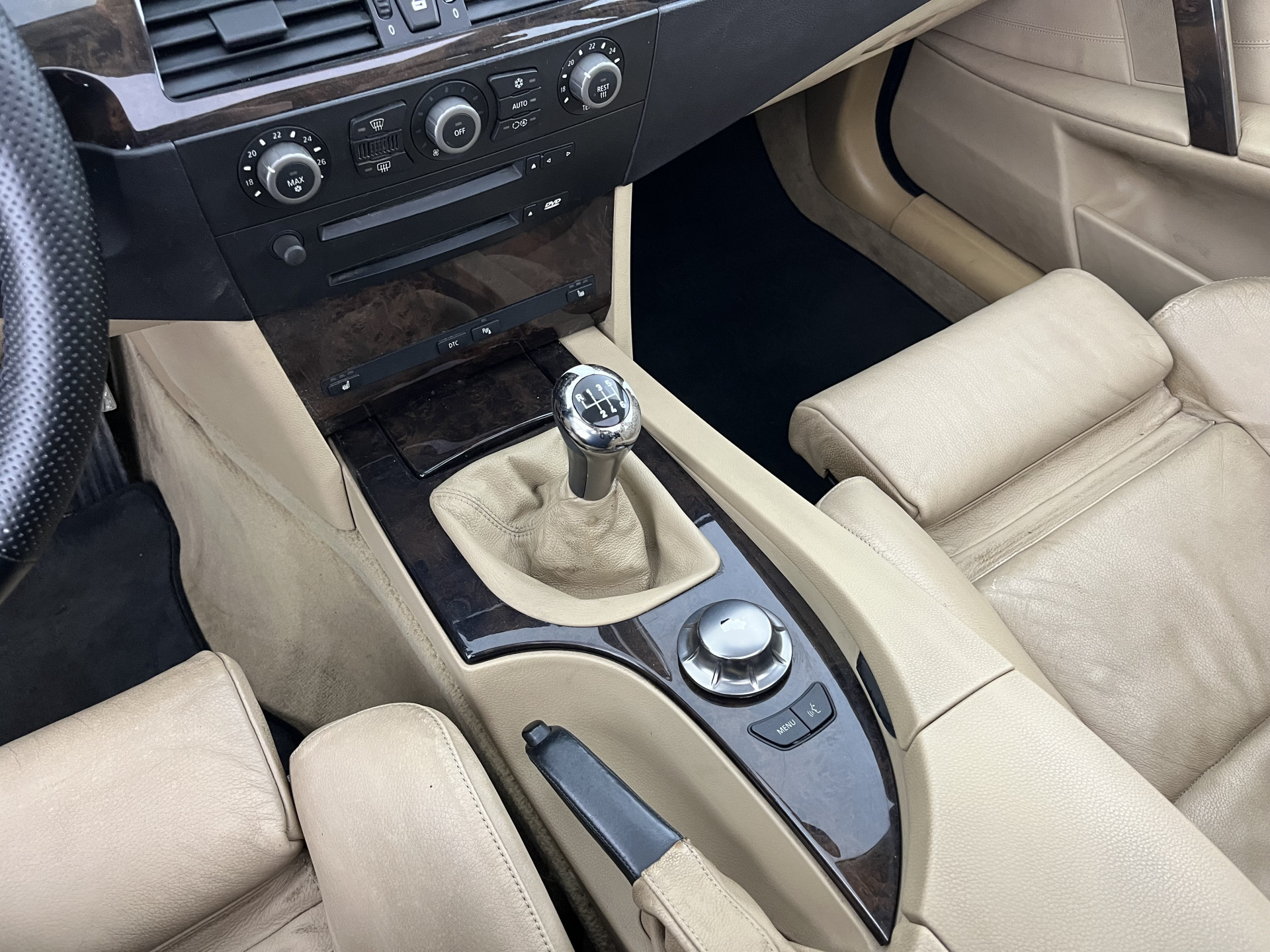 BMW 5-serie Touring 525d *PANO | LEATHER | NAVI-FULLMAP | HIFI-SOUND | ECC | HEATED-SPORTSEATS | PDC | CRUISE | TOWBAR | 16''ALU *