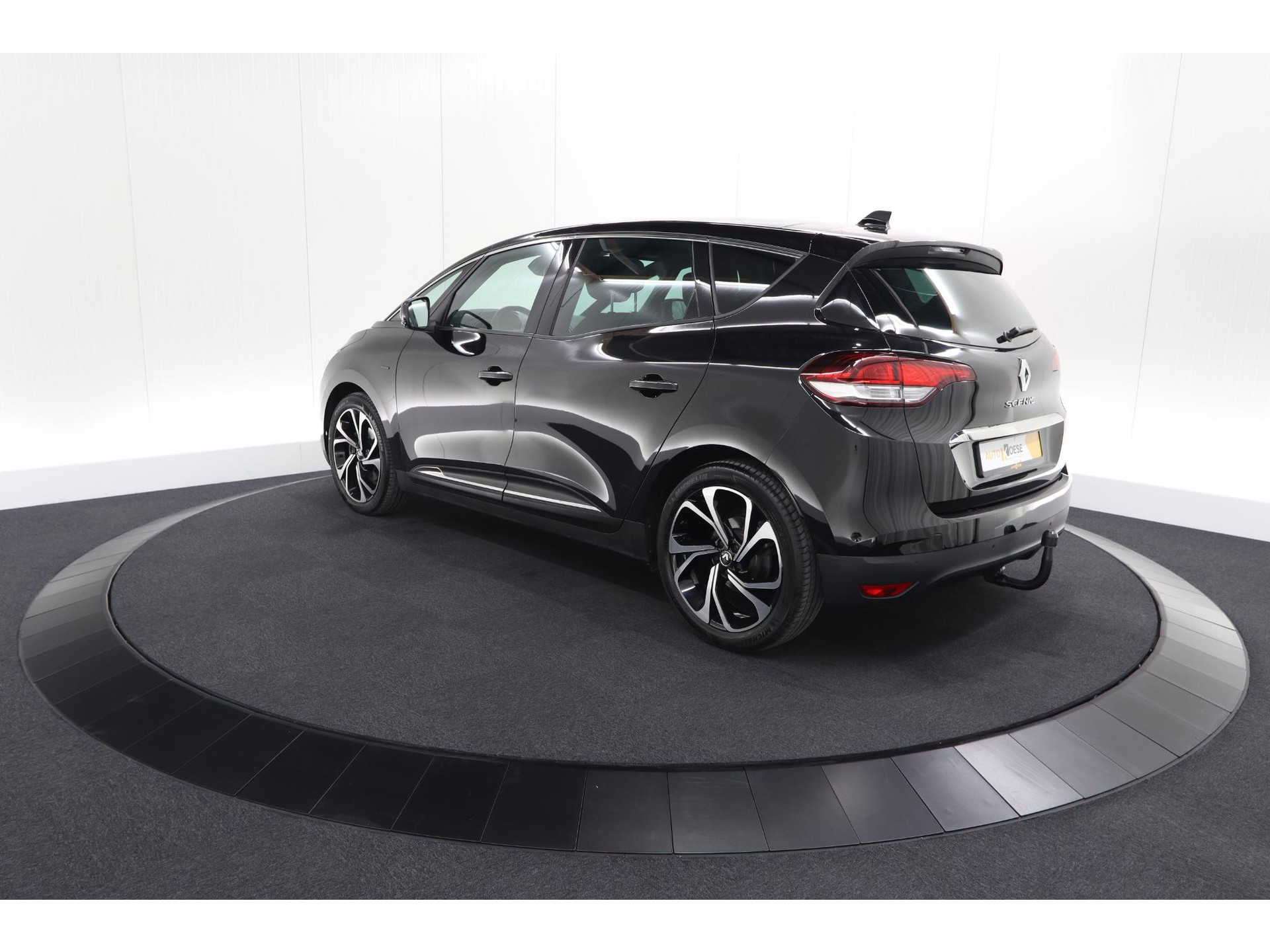 Renault Scénic TCE 160 EDC Black Edition | Trekhaak | Adaptieve Cruise Control | BOSE Premium Audio | Panoramadak