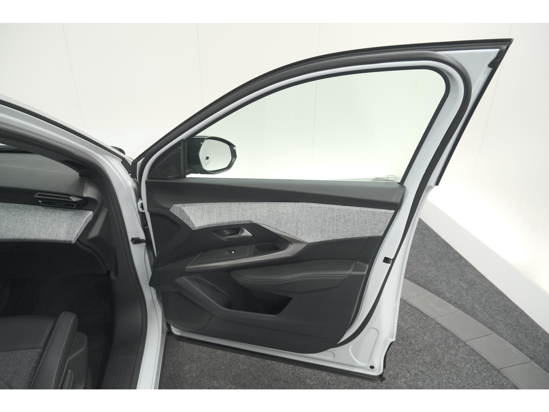 Peugeot 3008 136 Hybrid e-DCS6 Allure | Stoelverwarming | Camera | Apple Carplay