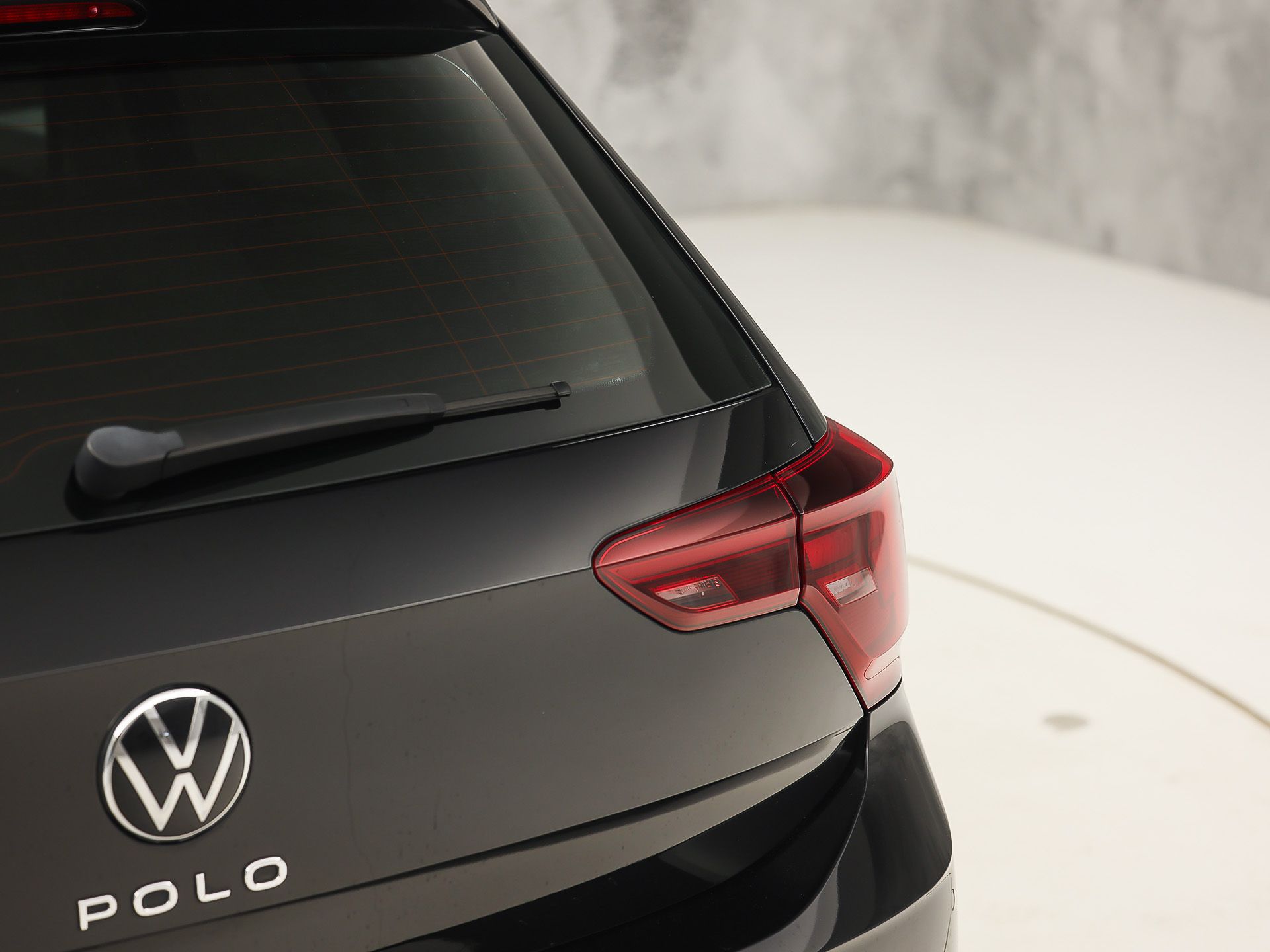 Volkswagen Polo 1.0 TSI Sport (VIRTUAL COCKPIT, 1e EIGENAAR, APPLE CARPLAY, GROOT NAVI, CLIMATE, STOELVERWARMING, SPORTSTOELEN, GETINT GLAS, LM VELGEN, CRUISE, PARKEERSENSOREN, NIEUWSTAAT)
