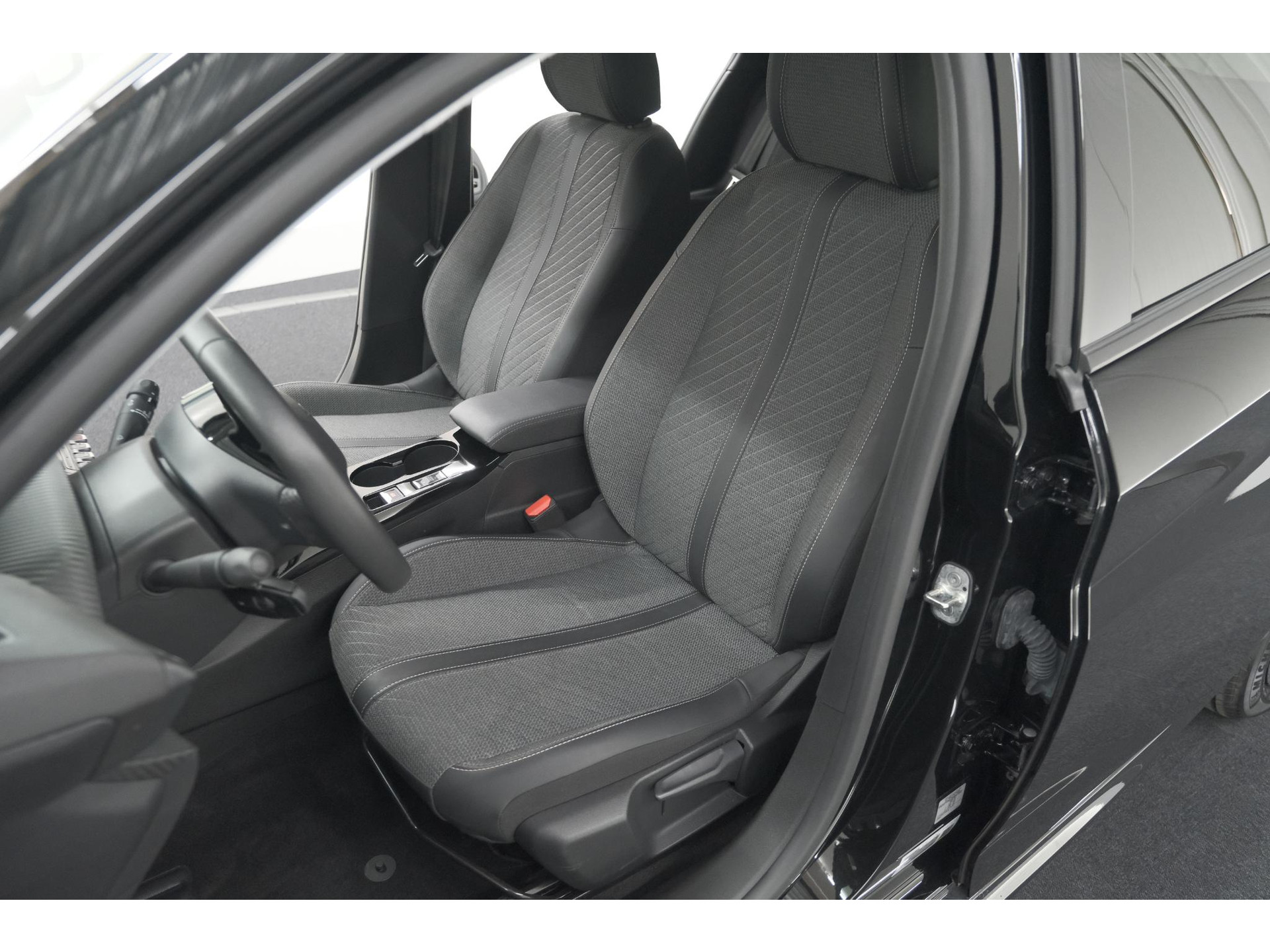 Peugeot 208 PureTech 100 Allure | Apple Carplay | Parkeersensoren | Climate Control