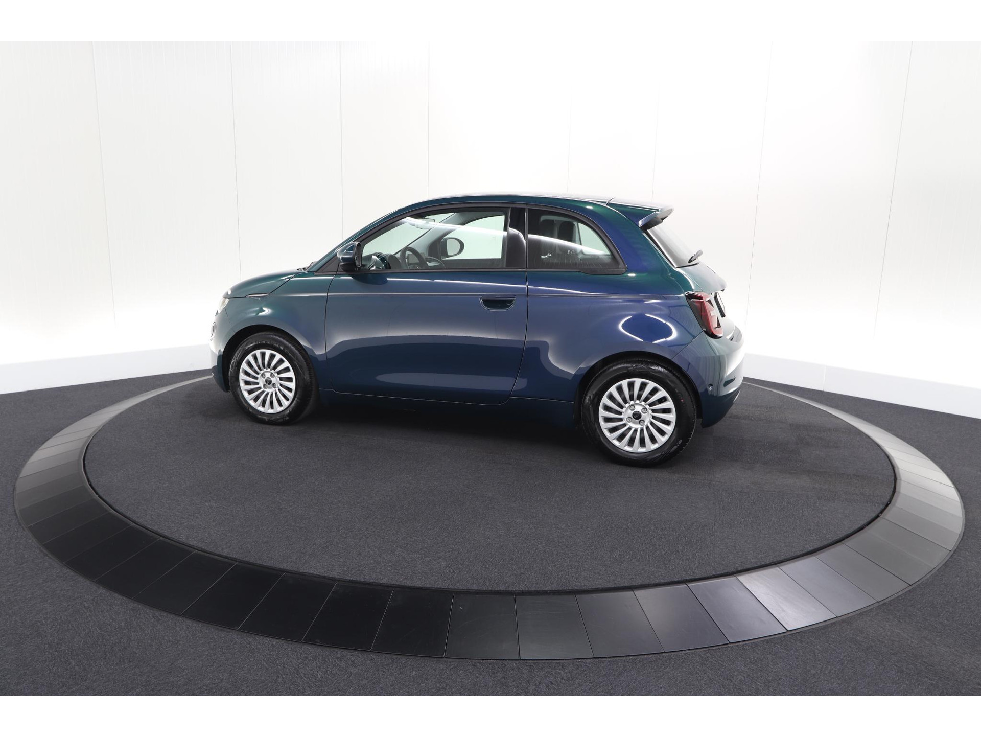 Fiat 500 Urban 42 kWh | 96,9% SOH | 3 Fase Laadfunctie | Camera | Apple Carplay | Parkeersensoren