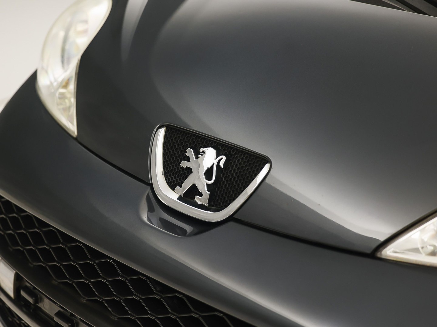 Peugeot 107 1.0-12V Sport (AIRCO, TOERENTELLER, ELEK RAMEN, SPORTSTOELEN, LM VELGEN, SPOILER, NIEUWE APK, NIEUWSTAAT)