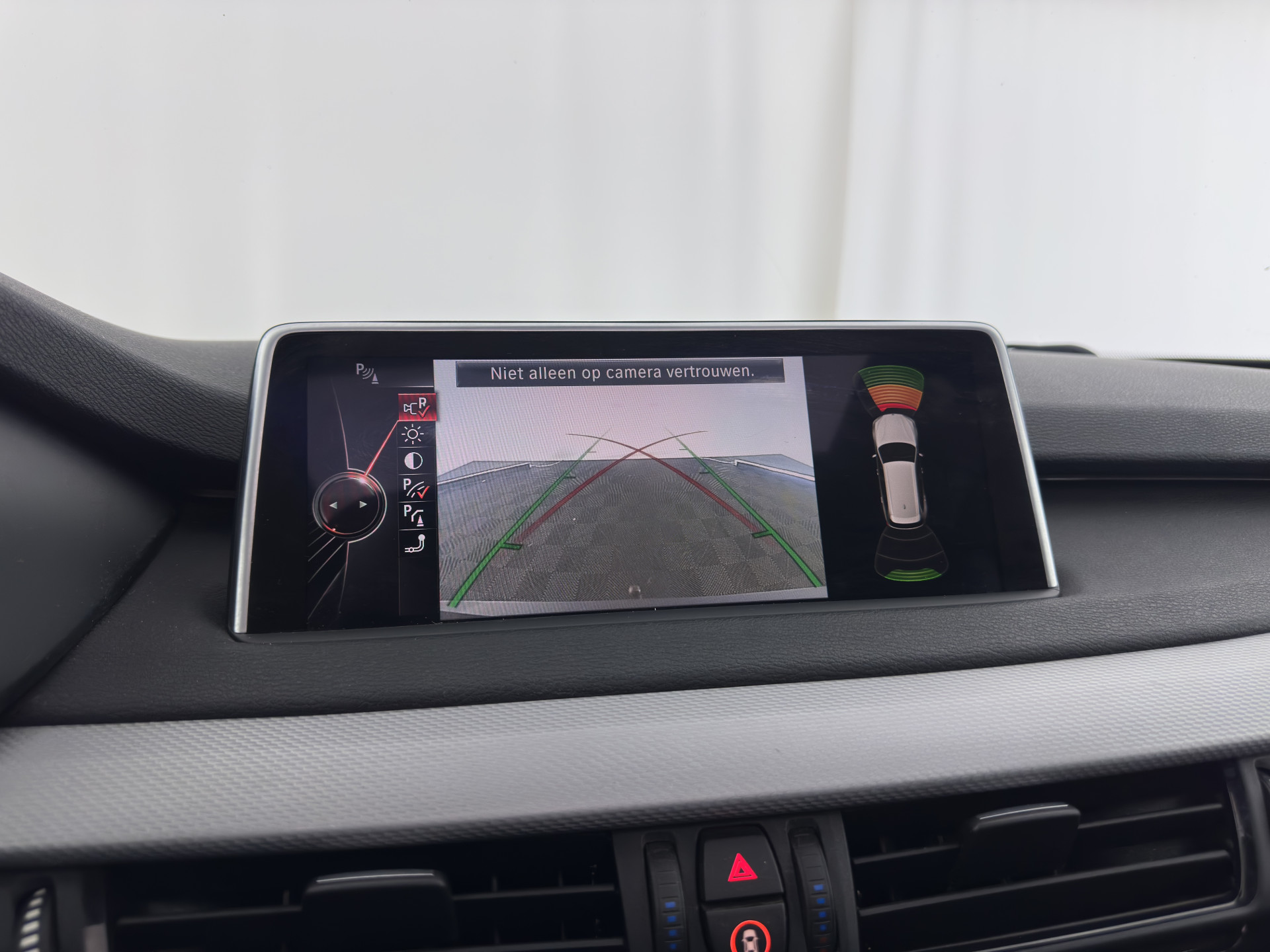 BMW X5 xDrive50i M-Sport High Executive [ 7-pers. ] Aut. *PANO | LUXURY-LEATHER | FULL-LED | HEAD-UP | MEMORY-PACK | DIGI-COCKPIT | KEYLESS | CAMERA | NAVI-FULLMAP | AMBIENT-LIGHT | HEATED-COMFORTSEATS | SHIFT-PADDLES | PRIVACY-GLASS | TOWBAR