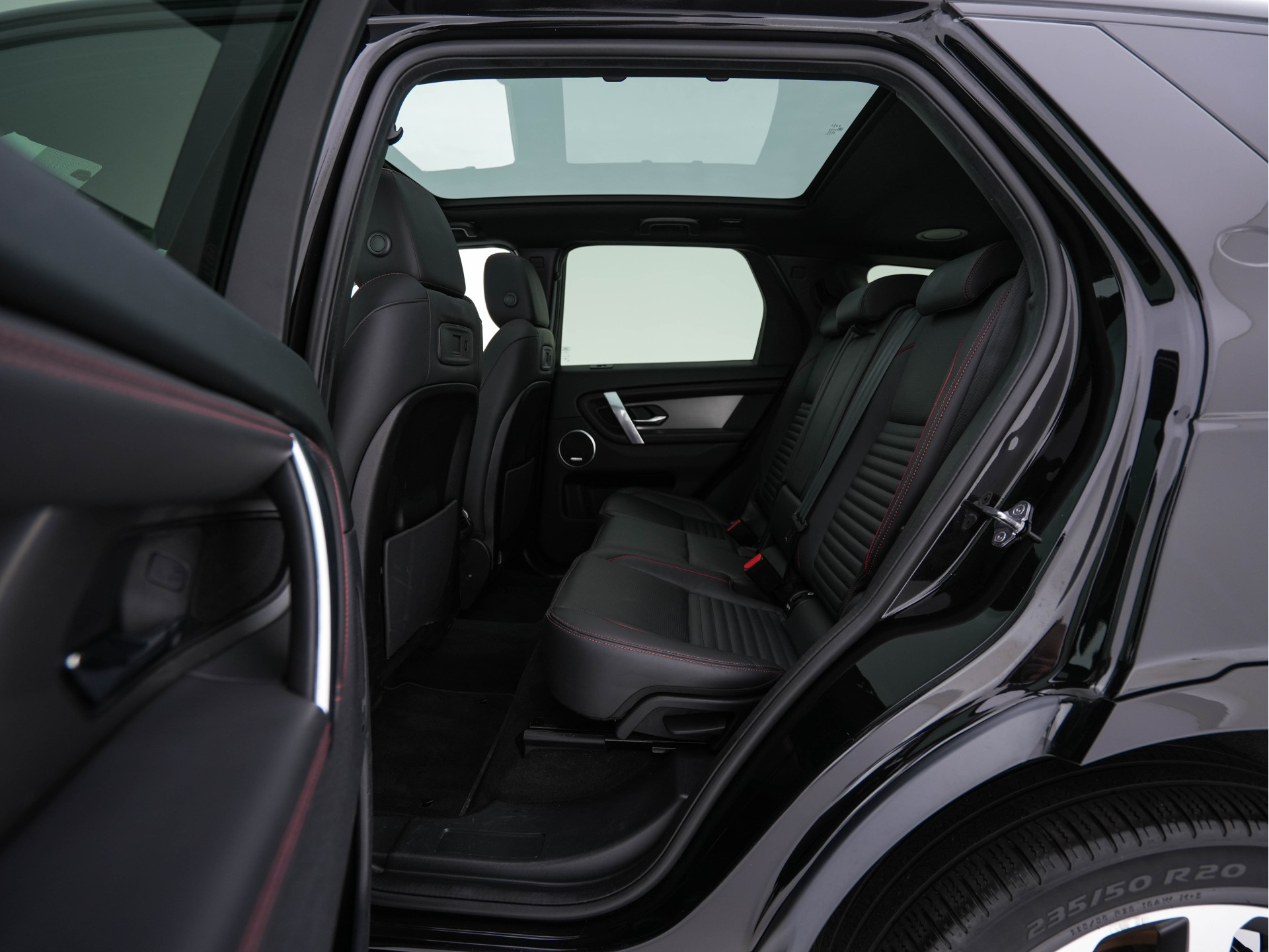 Land Rover Discovery Sport P300e 1.5 R-Dynamic Sportpack HSE AWD (INCL-BTW) *PANO | LEATHER | MERIDIAN-AUDIO | FULL-LED | MEMORY-PACK | DIGI-COCKPIT | NAVI-FULLMAP | CAMERA | KEYLESS | PRIVACY-GLASS | DAB | SHIFT-PADDLES | TOWBAR | LANE-ASSIST | 20'