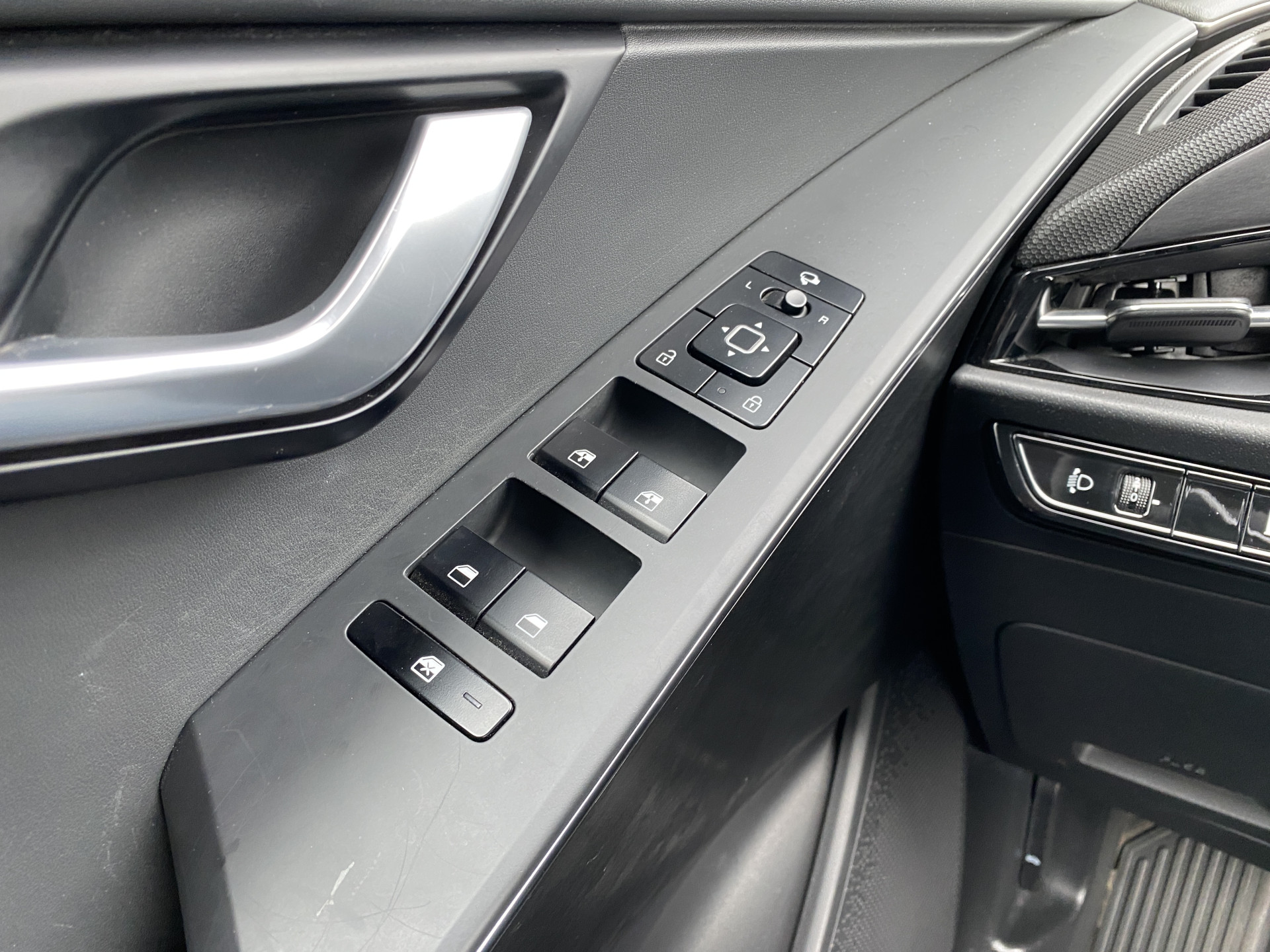 Kia Niro 1.6 GDi PHEV 184 pk DynamicLine AUT. | 1e eigenaar | navigatie | adaptieve cruise | camera | 2 laadkabels | keyless entry