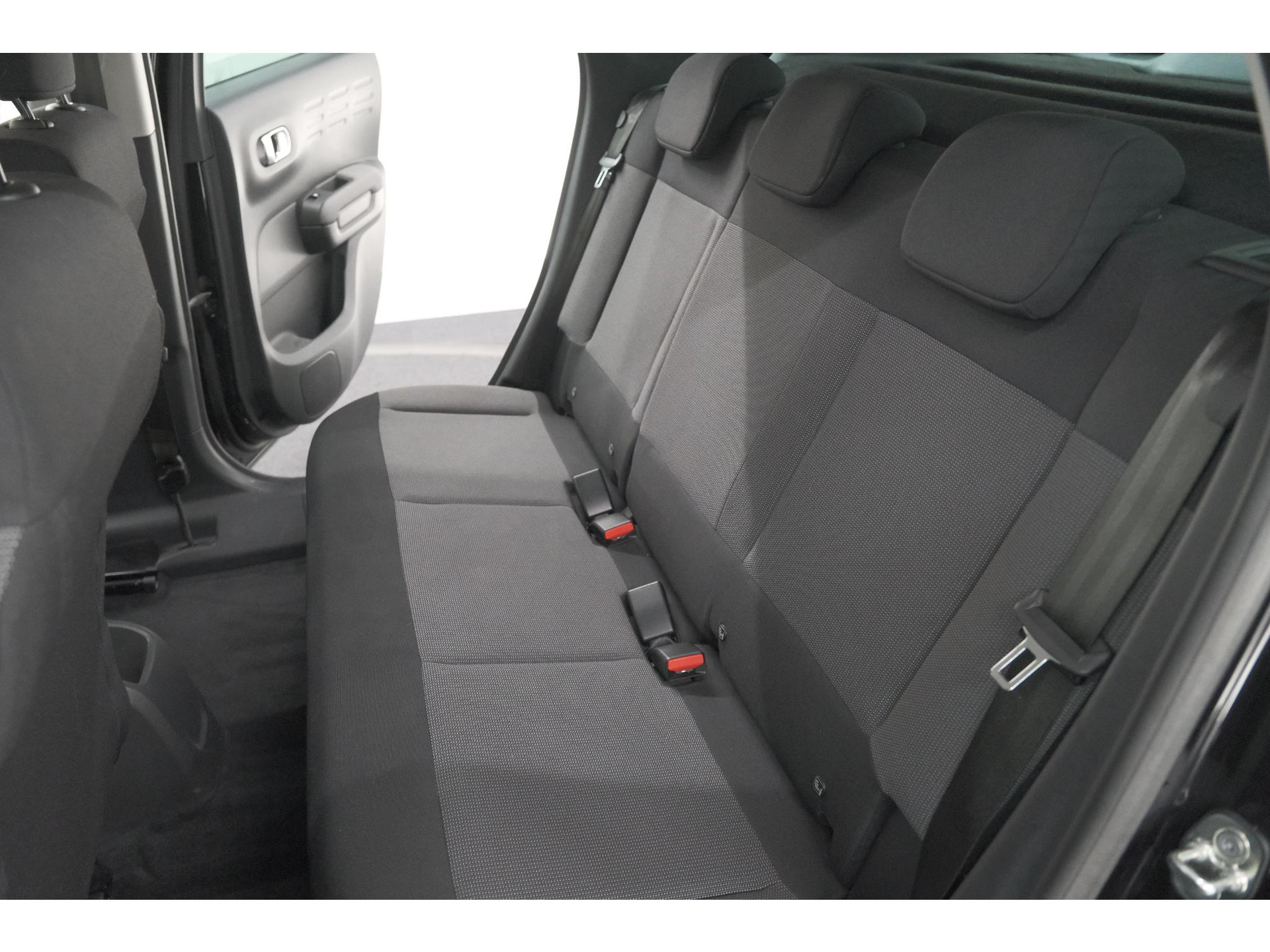 Citroen C3 Aircross PureTech 130 EAT6 Shine | Parkeersensoren | Apple Carplay | Stoelverwarming