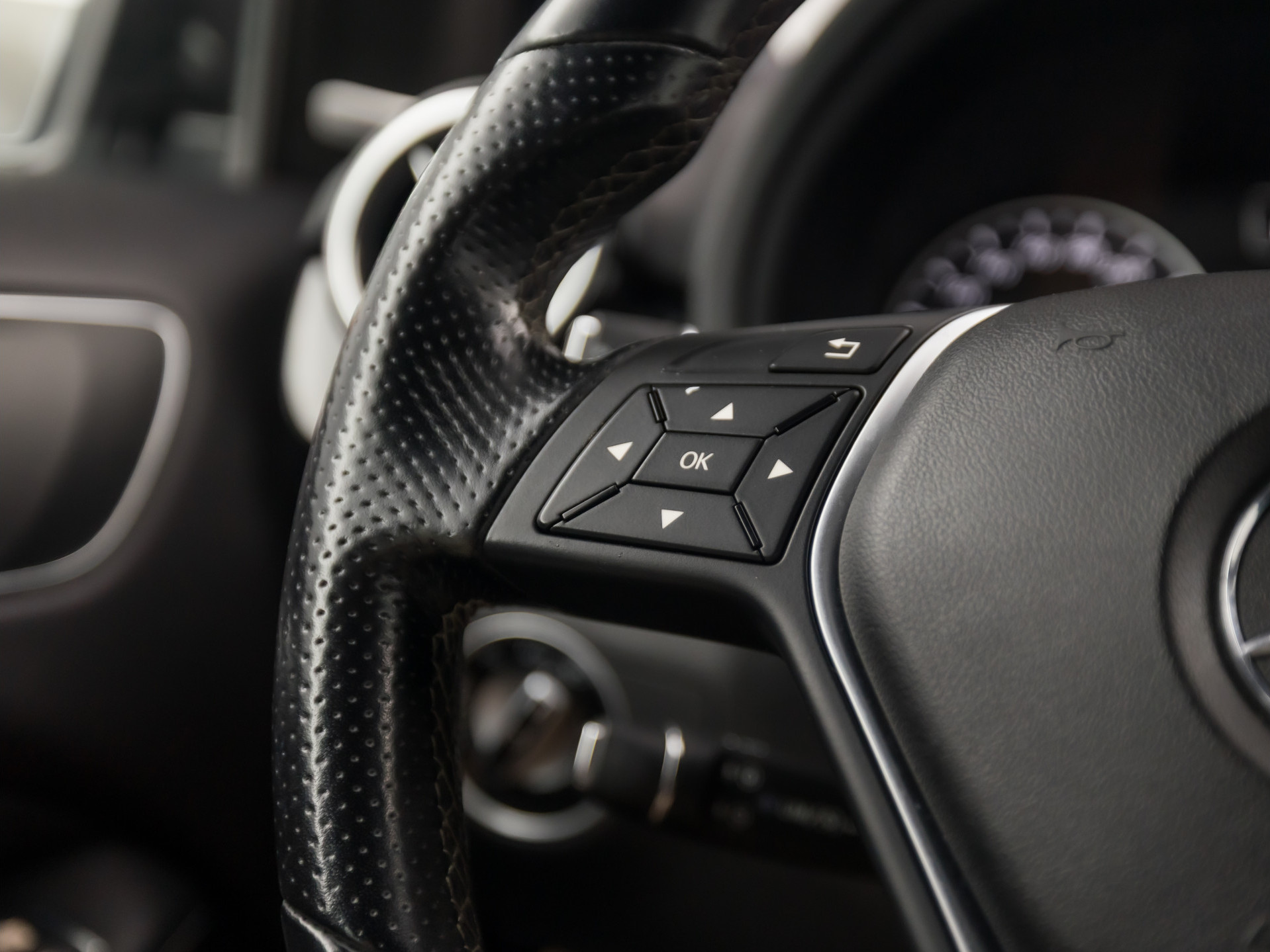 Mercedes-Benz B-Klasse 200 AMG Sport 157Pk (GROOT NAVI, CLIMATE, CAMERA, HARMAN/KARDON, STOELVERWARMING, LEDEREN SPORTSTOELEN, HARMAN/KARDON, XENON, ZWART HEMEL, NIEUWSTAAT)