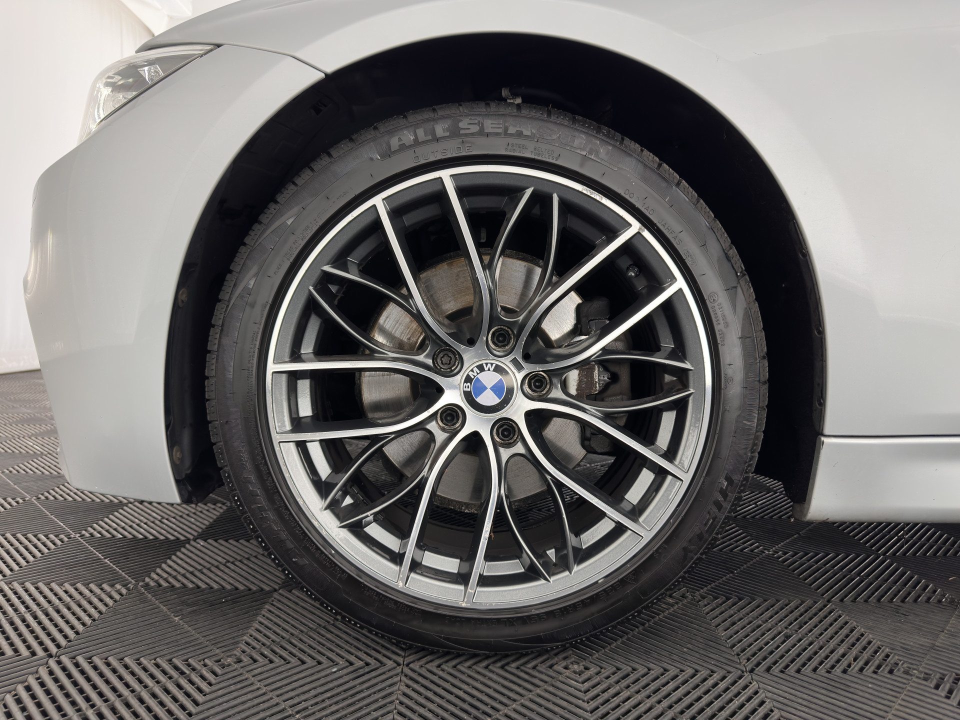 BMW 3-serie Touring 330d xDrive M-Aerodynamica-Pack High-Executive Aut * LEATHER | NAVI-FULLMAP | XENON | HEATED-SPORTSEATS | SHIFT-PADDLES | PDC | PRIVACY-GLASS | KEYLESS | CAMERA | TOWBAR | 18''ALU*