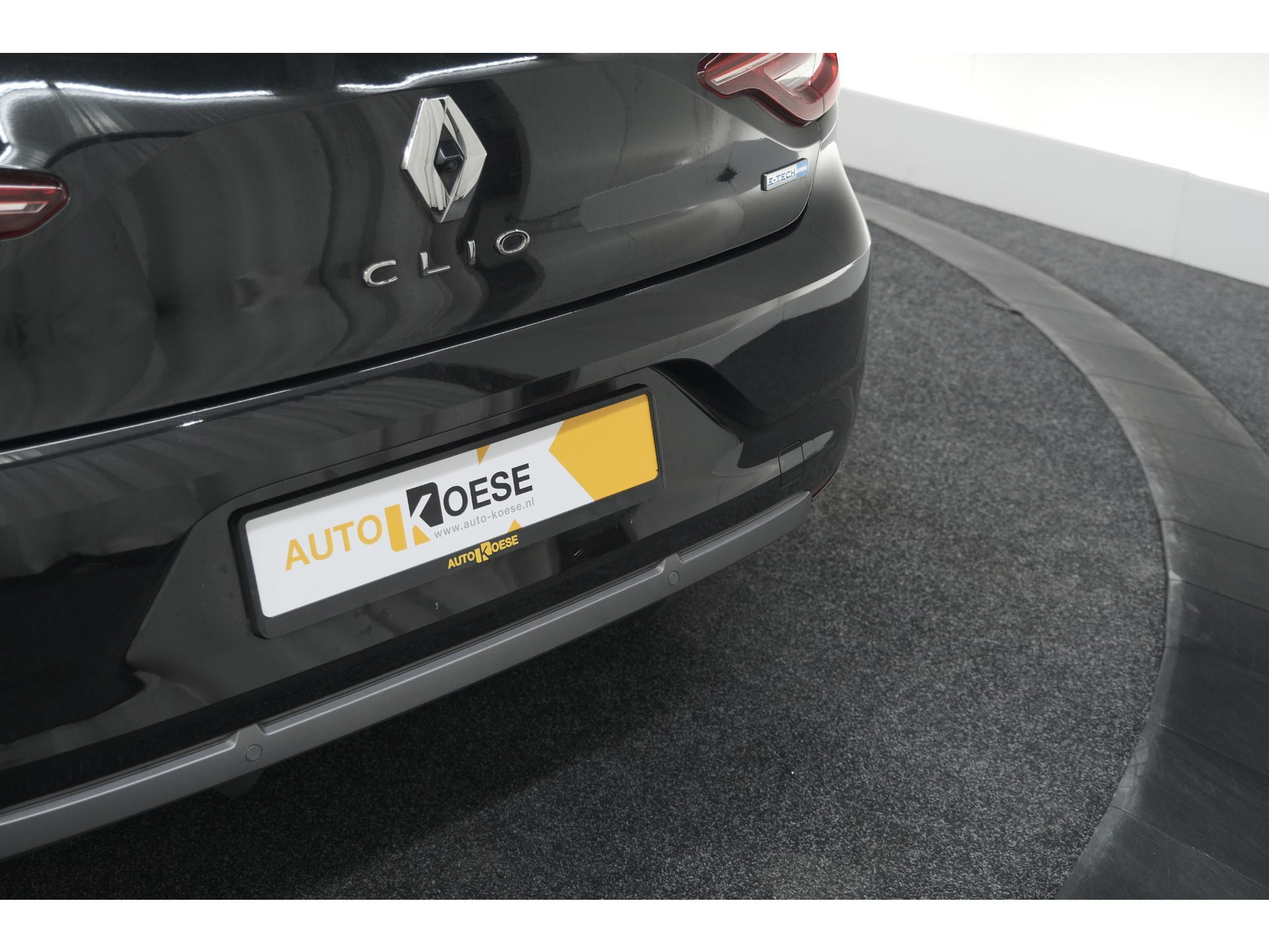 Renault Clio 1.6 E-Tech Hybrid 140 R.S. Line | 360 Camera | Apple Carplay | 9.3 Inch Groot Scherm | Sportstoelen
