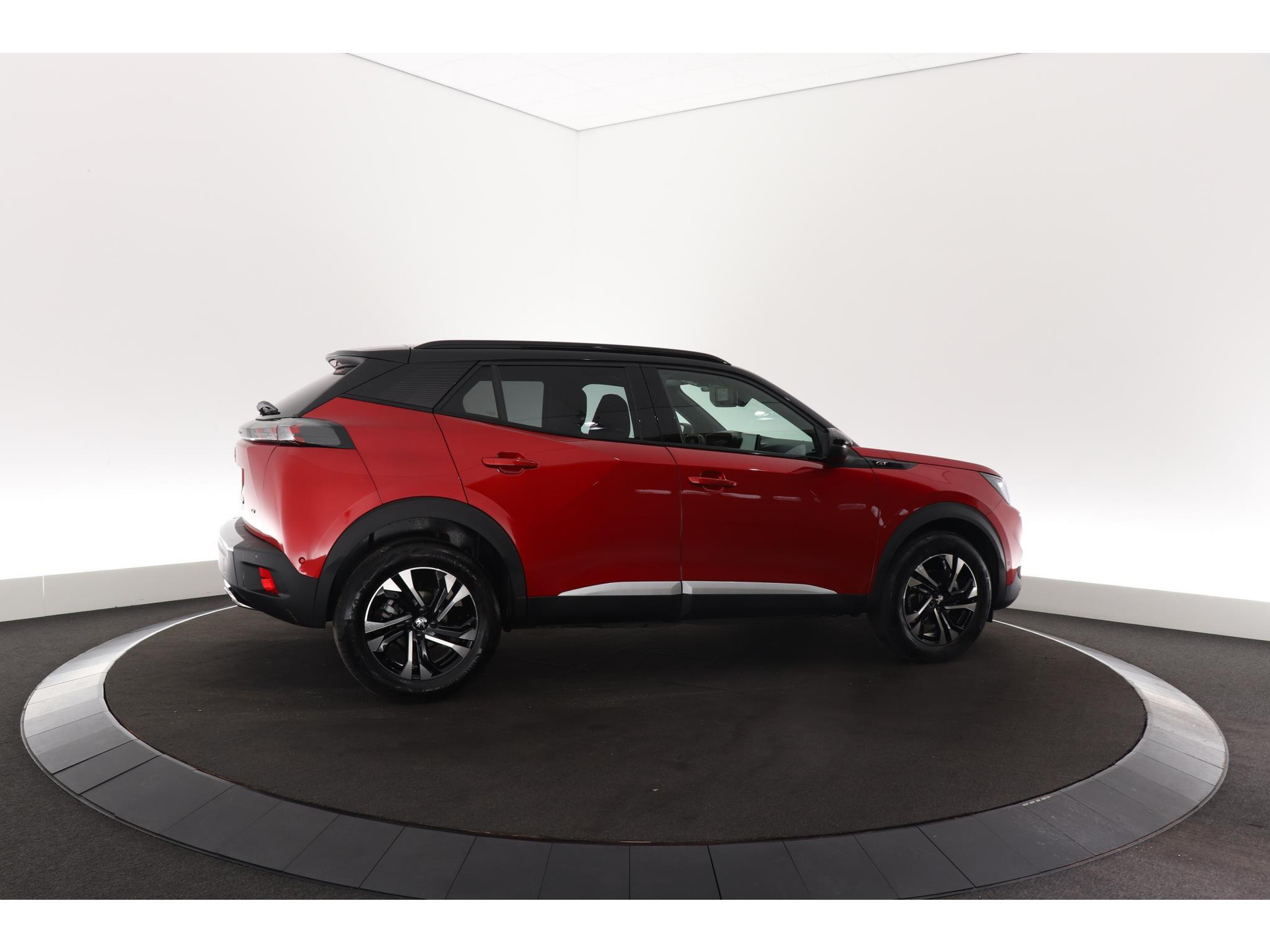 Peugeot 2008 PureTech 130 GT | Camera | Dodehoekdetectie | Navigatie | Parkeersensoren | Stoelverwarming