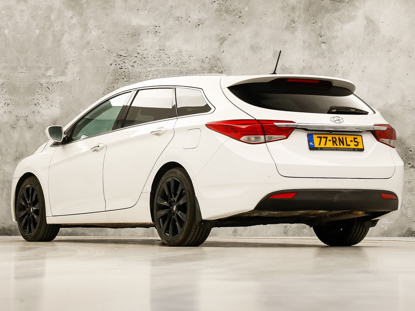 Hyundai i40 Wagon 2.0 GDI i-Catcher 177Pk Automaat (PANORAMADAK, NAVIGATIE, CAMERA, GETINT GLAS, STOELVERWARMING, ELEK SPORTSTOELEN, CRUISE, XENON, NIEUWSTAAT)