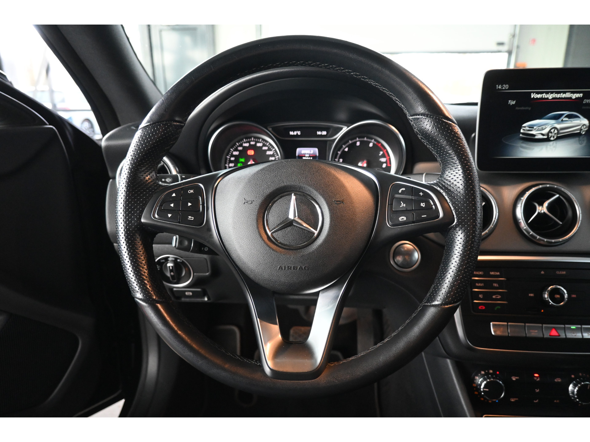 Mercedes-Benz CLA-klasse 200 Prestige AMG Automaat Clima Navigatie LED Rijklaarprijs Inruil Mogelijk!
