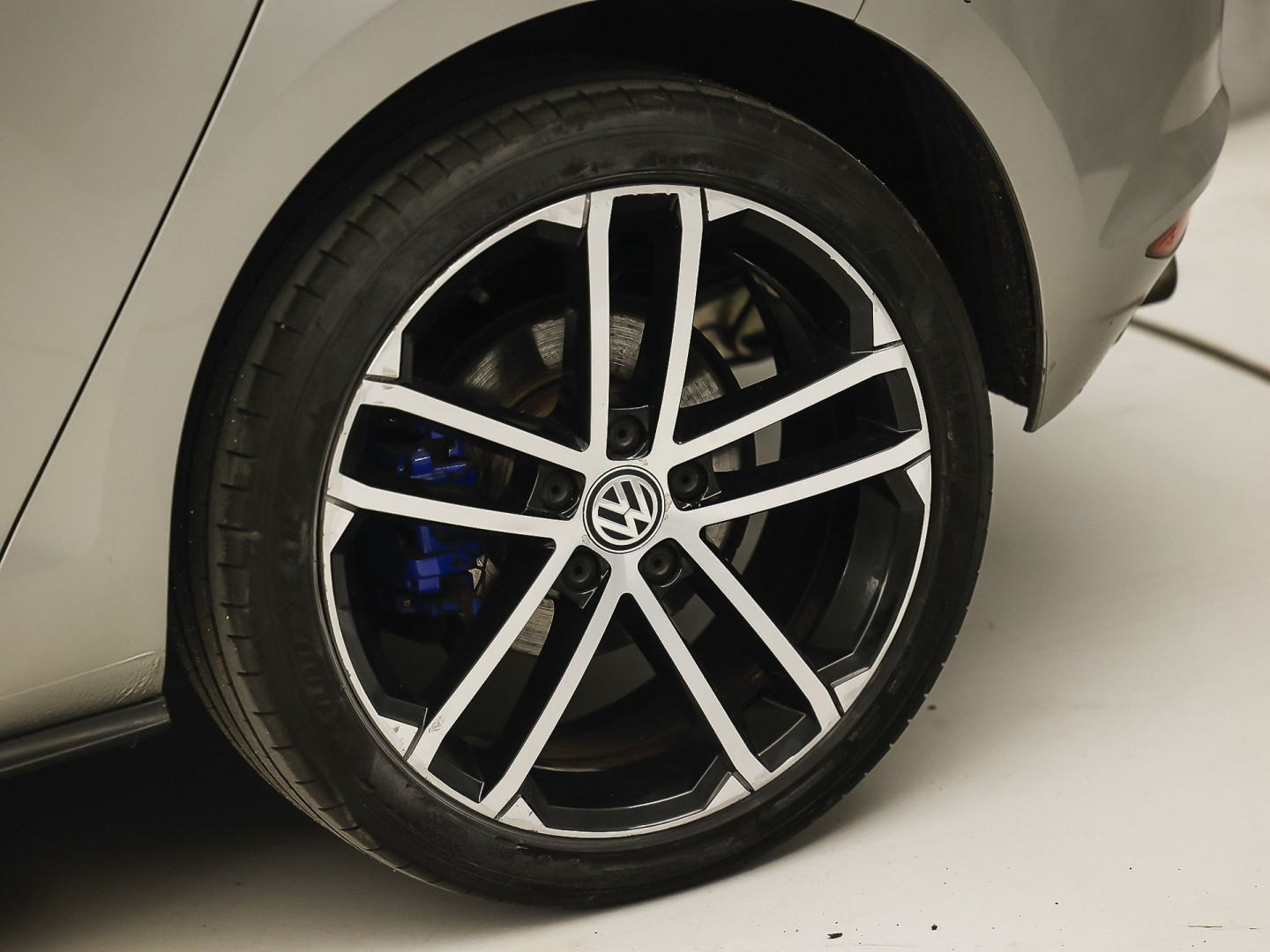 Volkswagen Golf 1.4 TSI GTE 204Pk Automaat (APPLE CARPLAY, NAVIGATIE, SOH 79,4%, CLIMATE, STOELVERWARMING, SPORTSTOELEN, GETINT GLAS, LED KOPLAMPEN, CRUISE, NIEUWSTAAT)