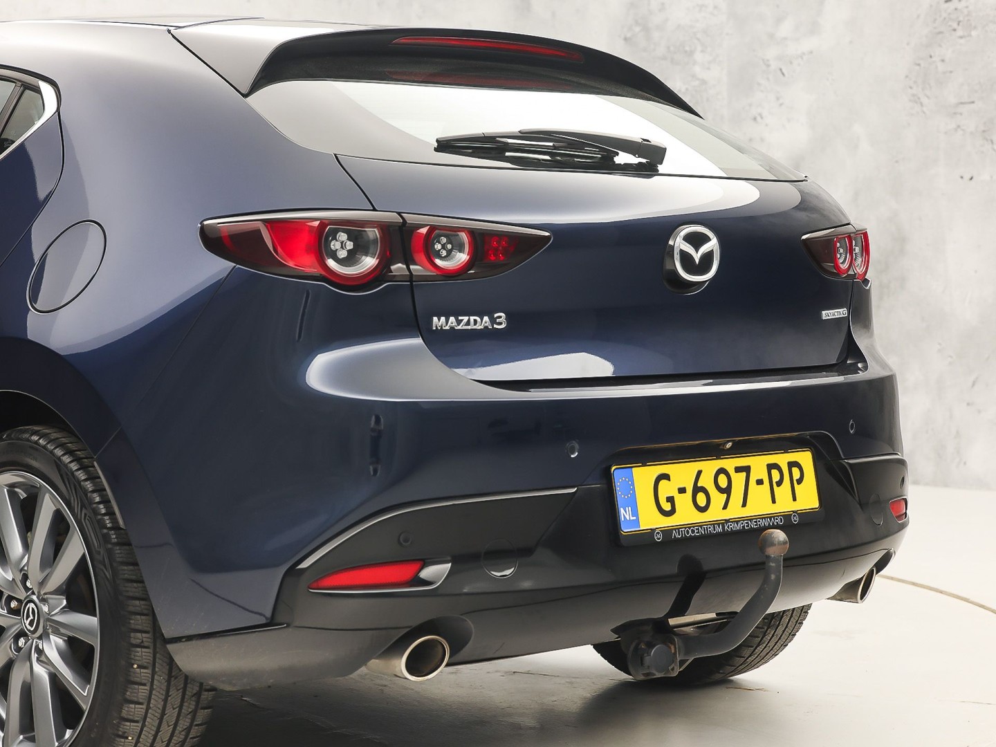 Mazda 3 2.0 e-SkyActiv-G M Hybrid 122 Automaat (GROOT NAVI, CLIMATE, STUUR/STOELVERWARMING, BOSE AUDIO, CAMERA, SPORTSTOELEN, ADAPTIVE CRUISE, HEAD-UP DISPLAY, NIEUWSTAAT)