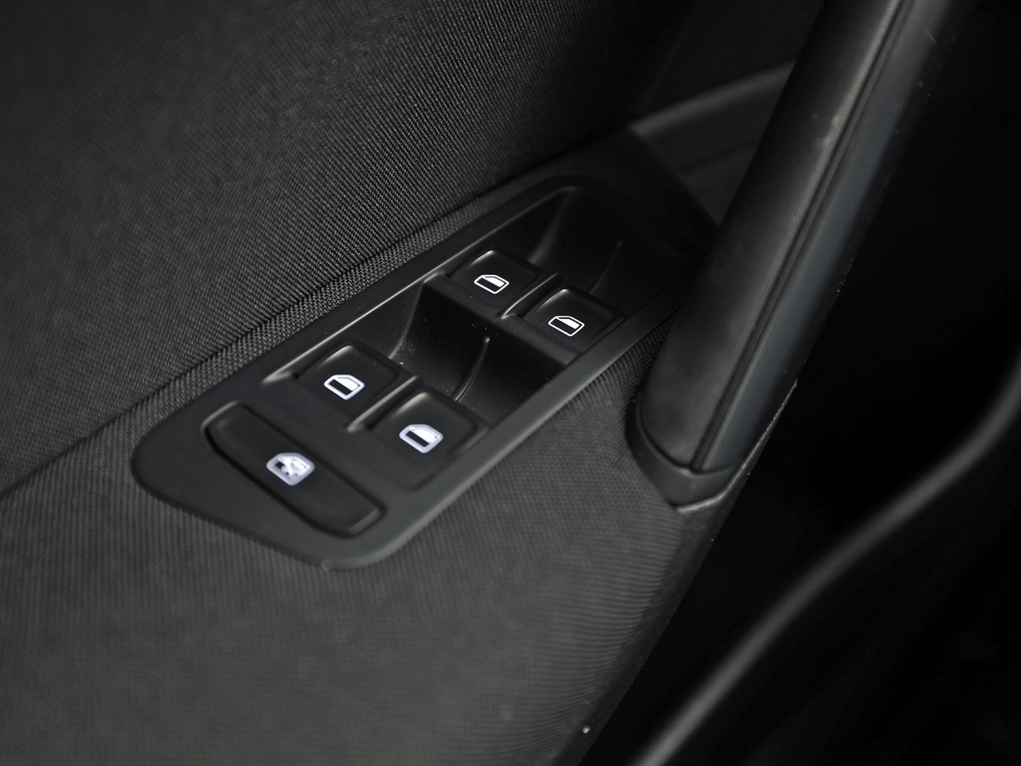 Volkswagen Golf Variant 1.2 TSI Sport (NAVIGATIE, BLUETOOTH, CLIMATE, NAP, TREKHAAK, SPORTSTOELEN, ARMSTEUN, LM VELGEN, ELEK PAKKET, NIEUWSTAAT)