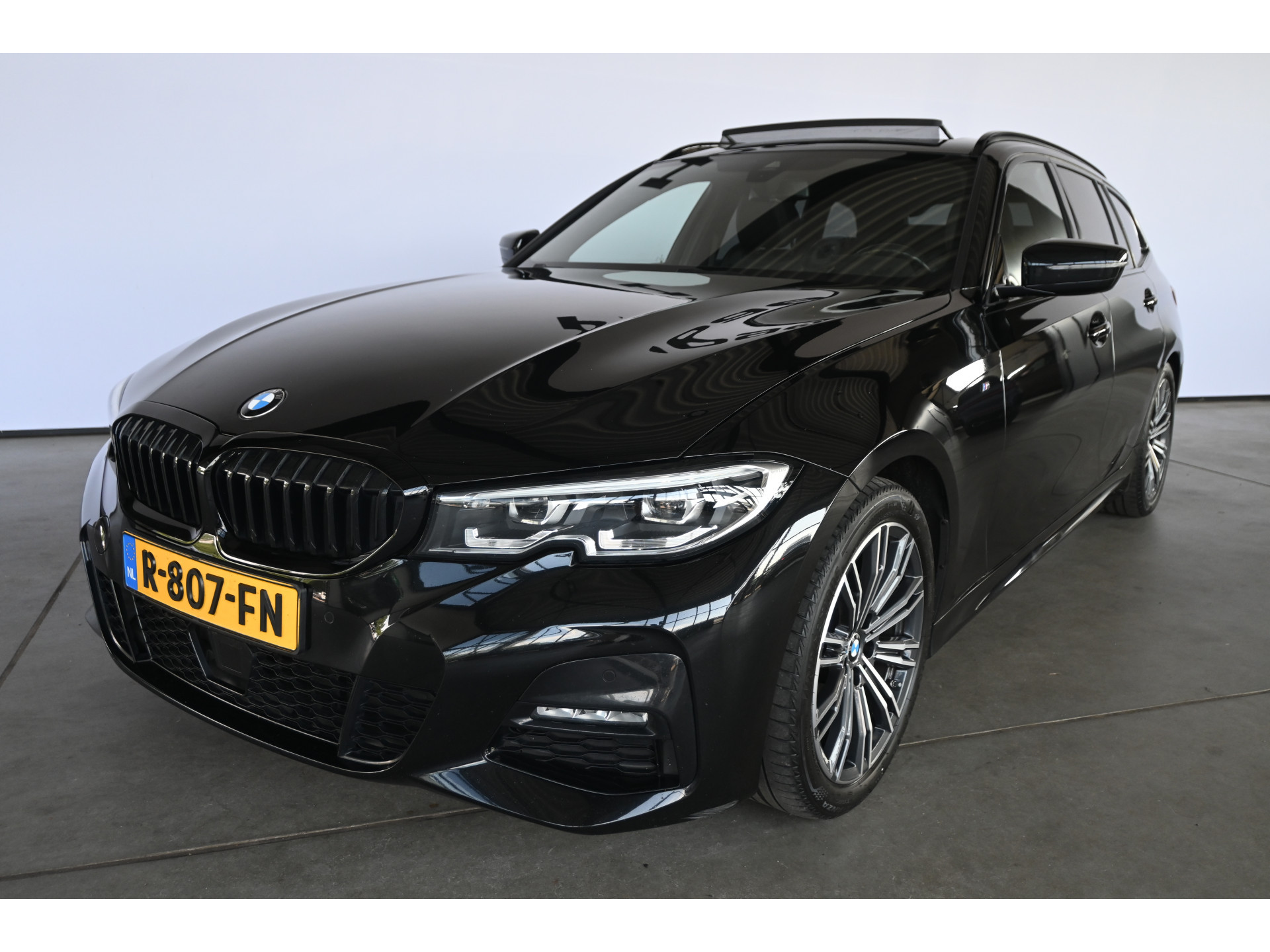 BMW 3-serie Touring 320i Automaat Business Edition Plus M-Pakket Navigatie LED Panoramadak Goed Onderhouden! Inruil Mogelijk!