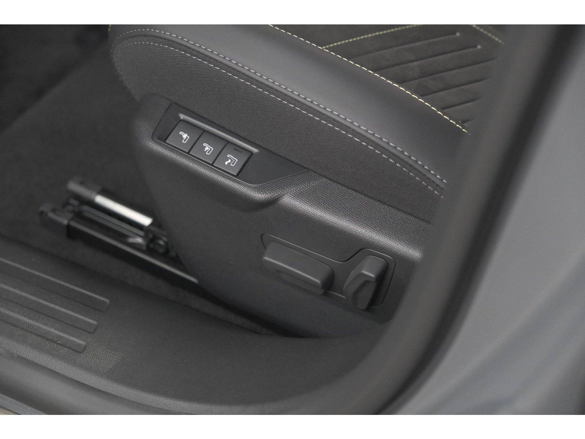 Peugeot e-2008 EV GT Avantage 54 kWh | 360 Camera | Massage Functie | Dodehoekdetectie | Stoelverwarming