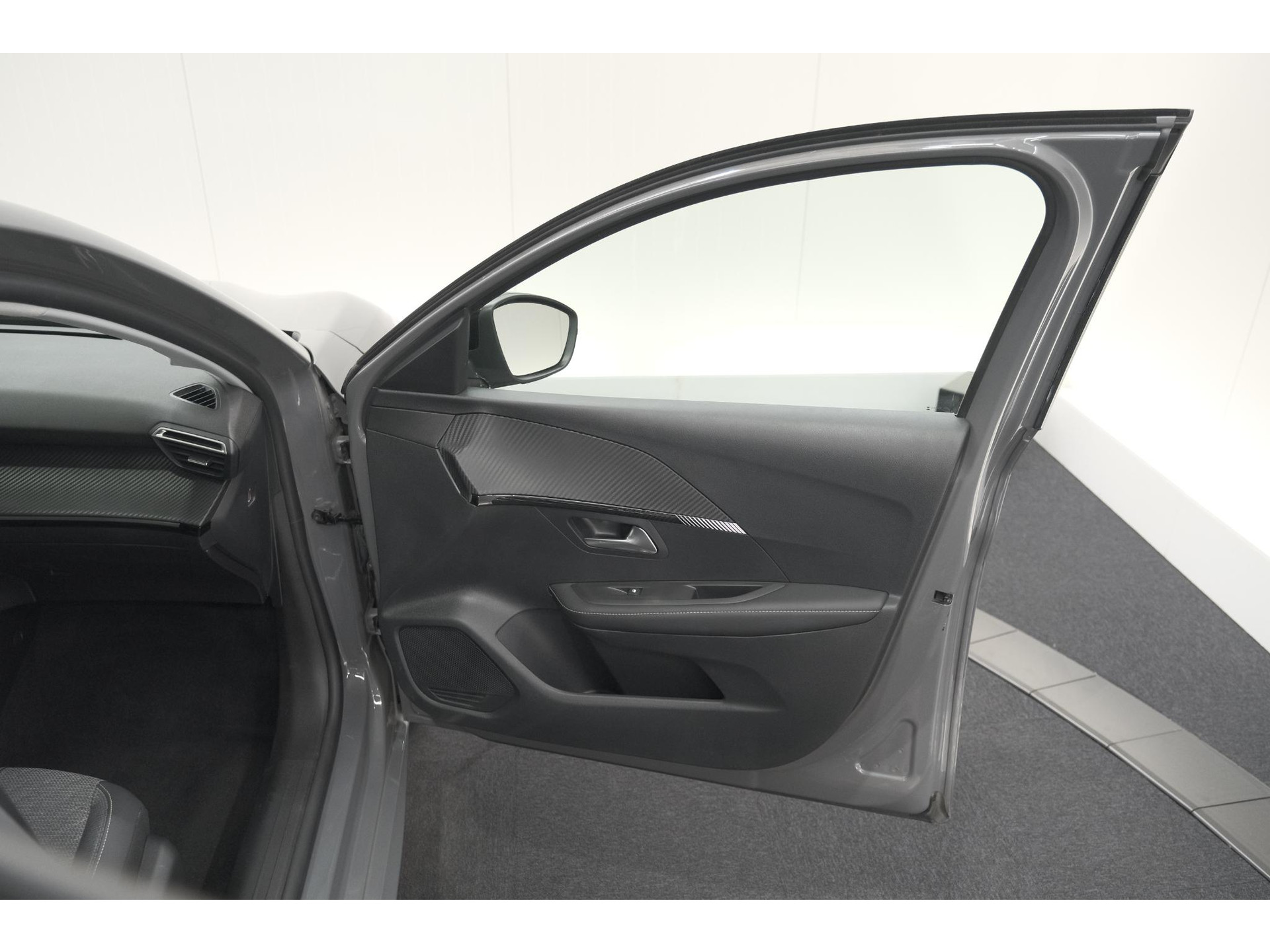 Peugeot 208 1.2 Hybrid 110 e-DCS6 Allure | Apple Carplay | Parkeersensoren Voor + Achter | Climate Control