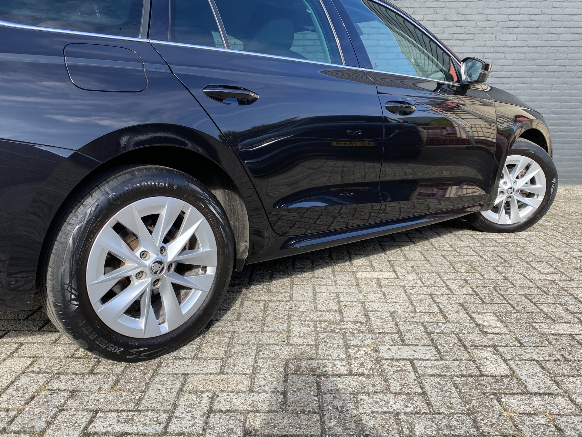ŠKODA Octavia Combi 1.0 e-TSI Business Edition Plus AUT. | 1e eigenaar | dealer onderh. | navigatie | trekhaak | carplay | adaptieve cruise