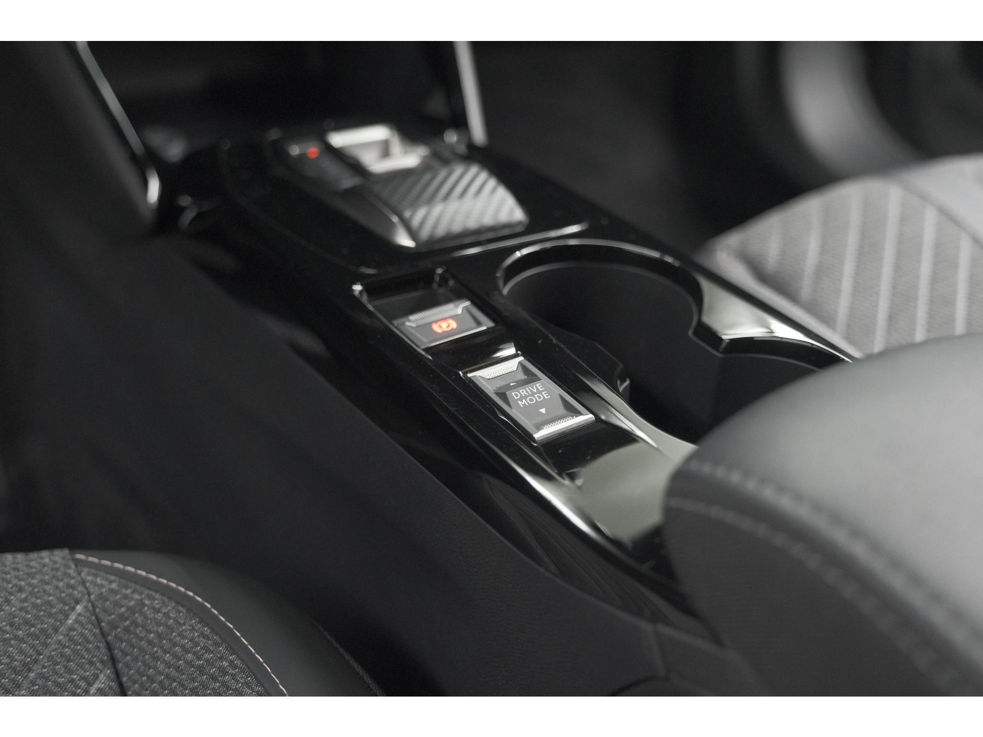 Peugeot 2008 PureTech 130 EAT8 Allure | 360 Camera | Adaptieve Cruise Control | Navigatie