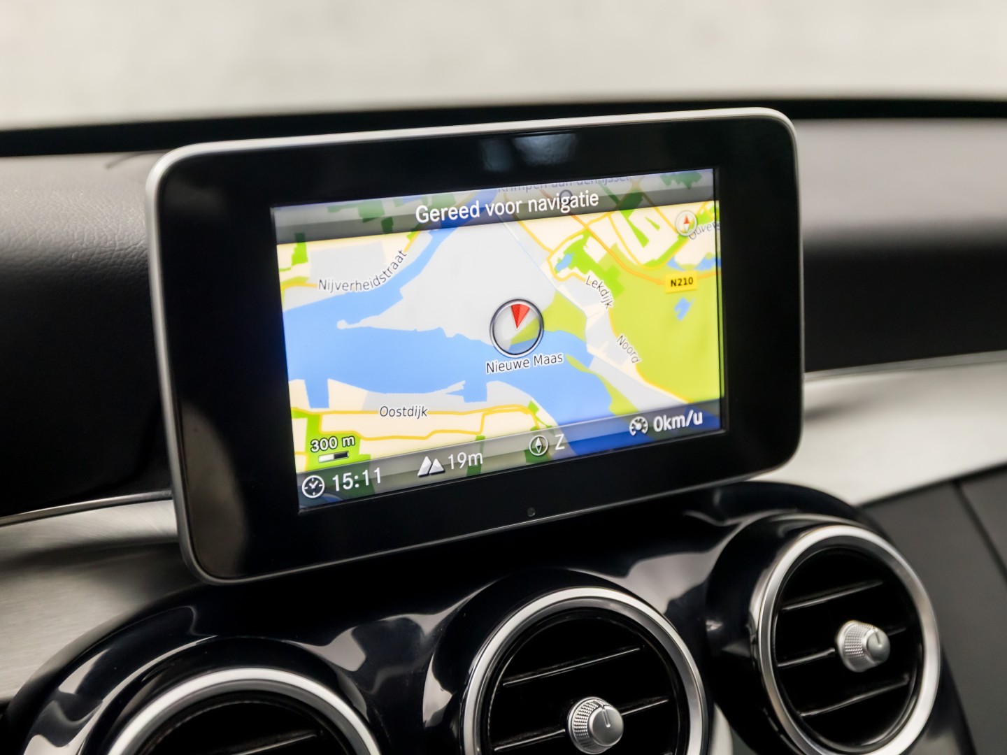 Mercedes-Benz C-Klasse 350 e AMG Sport 279Pk Automaat (NAVIGATIE, LUCHTVERING, ORG. NL, GETINT GLAS, ELEK SPORTSTOELEN, LEDER, CRUISE, KEYLESS START, TREKHAAK, NIEUWSTAAT)
