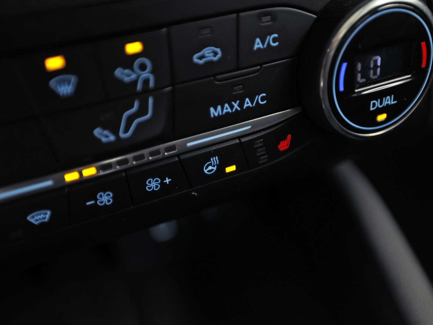 Ford Focus 1.0 EcoBoost ST Line 125Pk (PANORAMADAK, APPLE CARPLAY, GROOT NAVI, STUUR/STOELVERWARMING, BANG&OLUFSEN, TREKHAAK, SPORTSTOELEN, GETINT GLAS, ADAPTIVE CRUISE, LED KOPLAMPEN, NIEUWSTAAT)