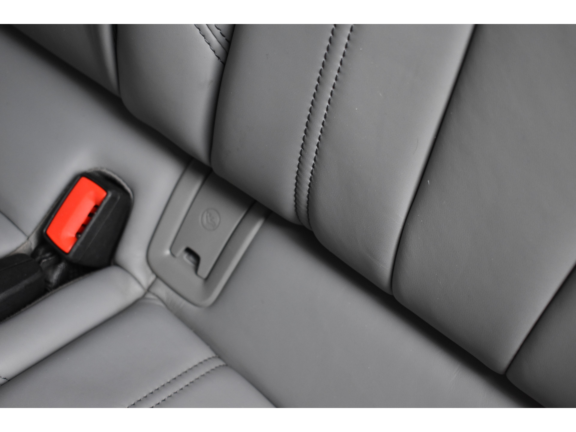 Audi A4 Limousine 35 TFSI S-line 2.0 Mild Hybrid S-line black-line Automaat Leder interieur