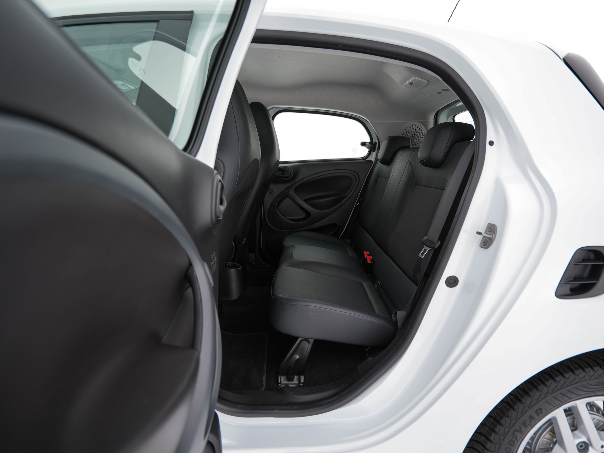 Smart forfour EQ Essential 18 kWh [ 3-Fase ] (INCL-BTW) Aut. *LEATHER | AIRCO | CRUISE | DAB+ | COMFORT-SEATS | 15''ALU*